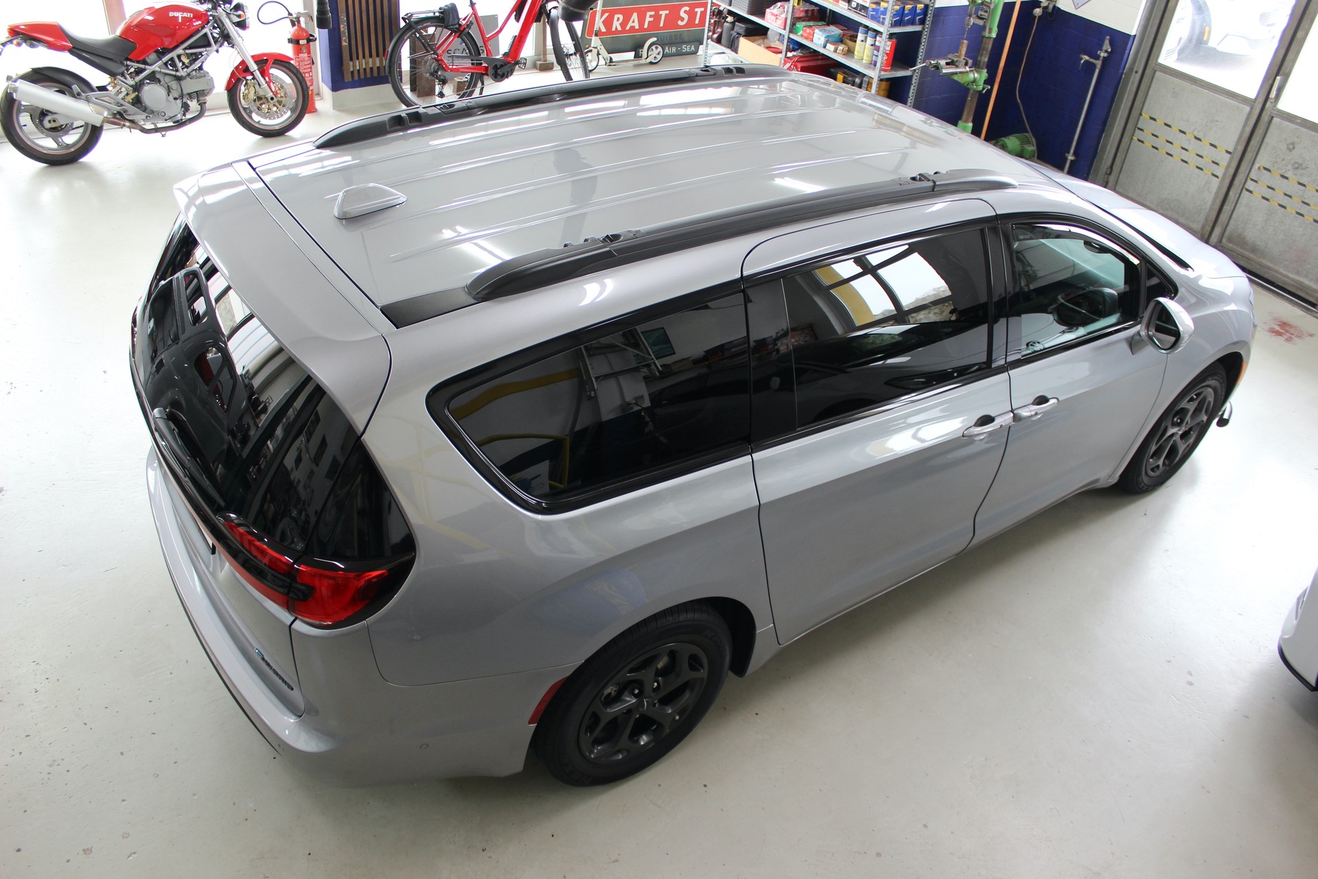 CHRYSLER Pacifica 3.6 V6 Plug-In HYBRID 💥 TOURING S 💥 TOP Ausstattung 💥 Lieferung möglich-showroom-element-2