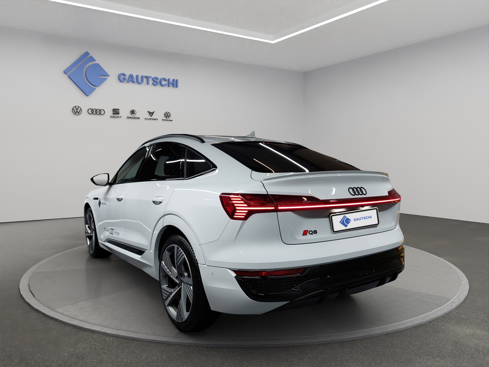 AUDI Q8 Sportback 50 e-tron S line quattro-image-2