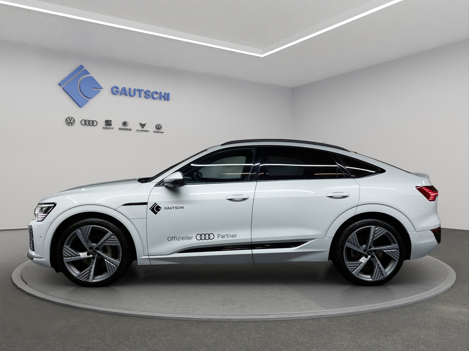 AUDI Q8 Sportback 50 e-tron S line quattro-image-1