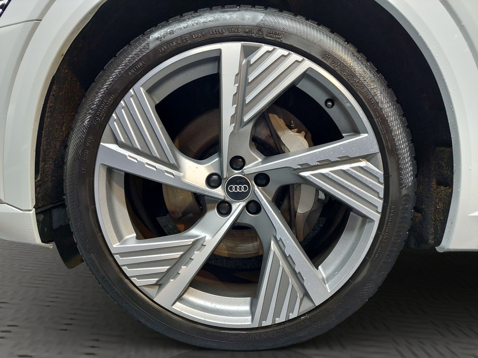 AUDI Q8 Sportback 50 e-tron S line quattro-image-13