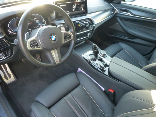 BMW 530e xDrive M Sport-image-11