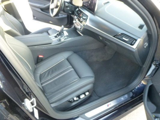BMW 530e xDrive M Sport-image-12