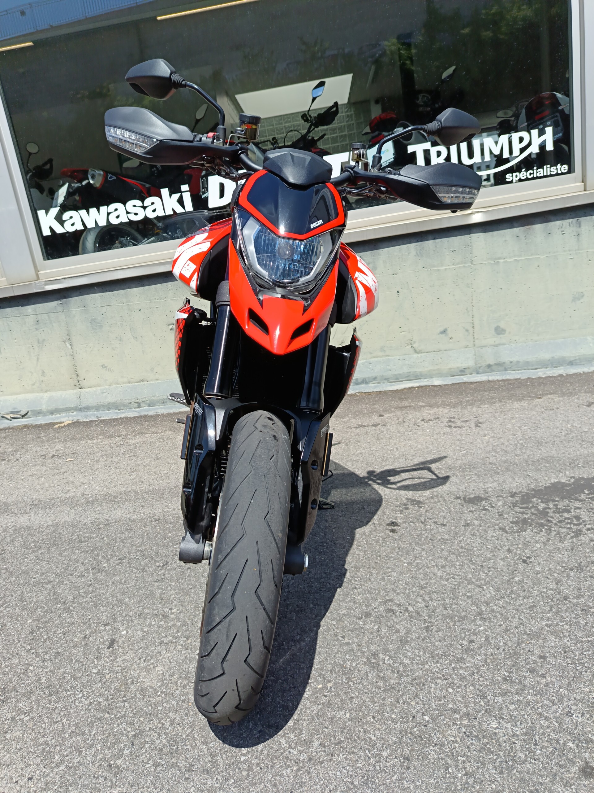 DUCATI Hypermotard 950 RVE-showroom-element-2