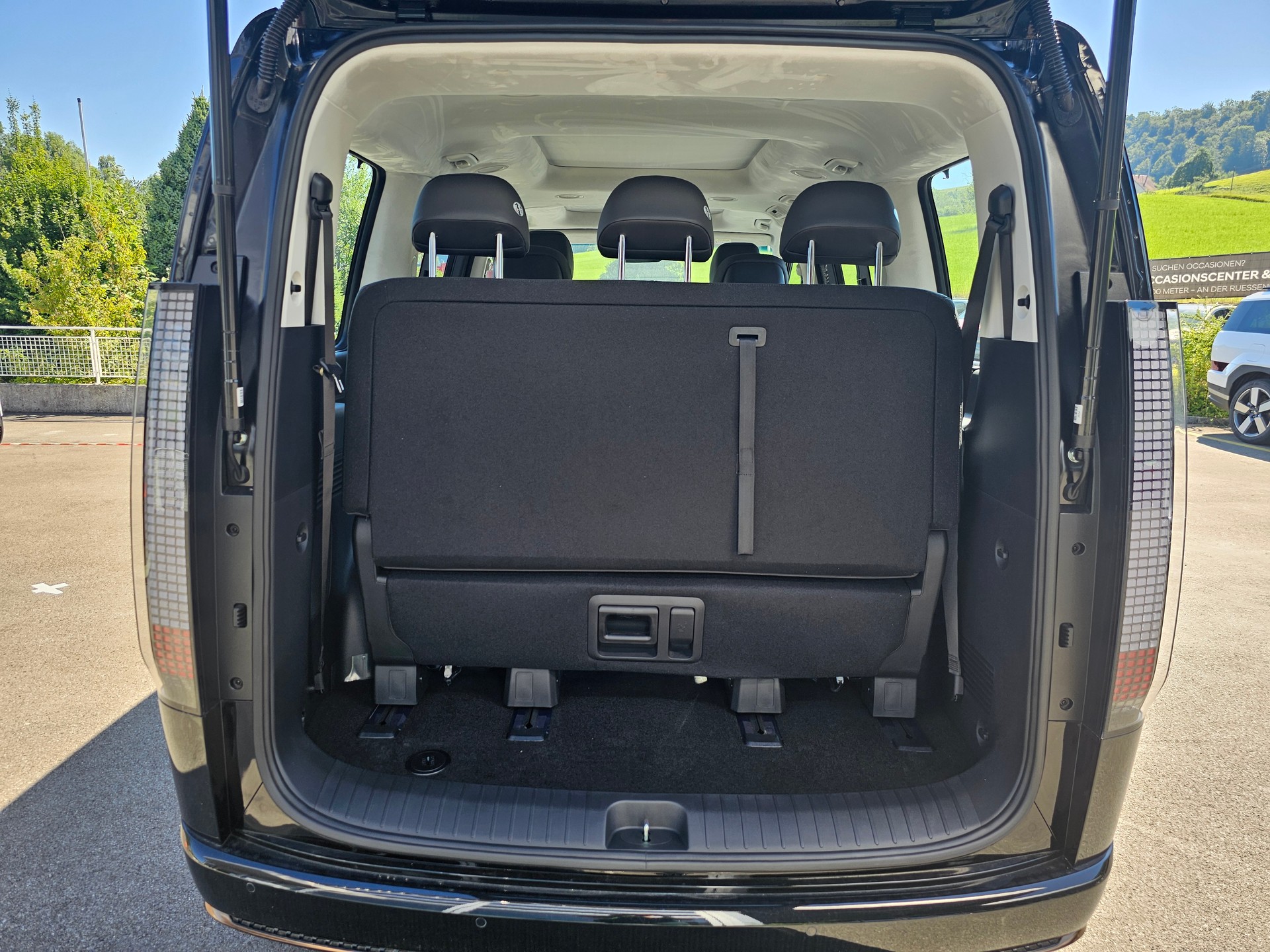 HYUNDAI Staria Premium 1.6 T-GDi HEV Vertex A-image-6