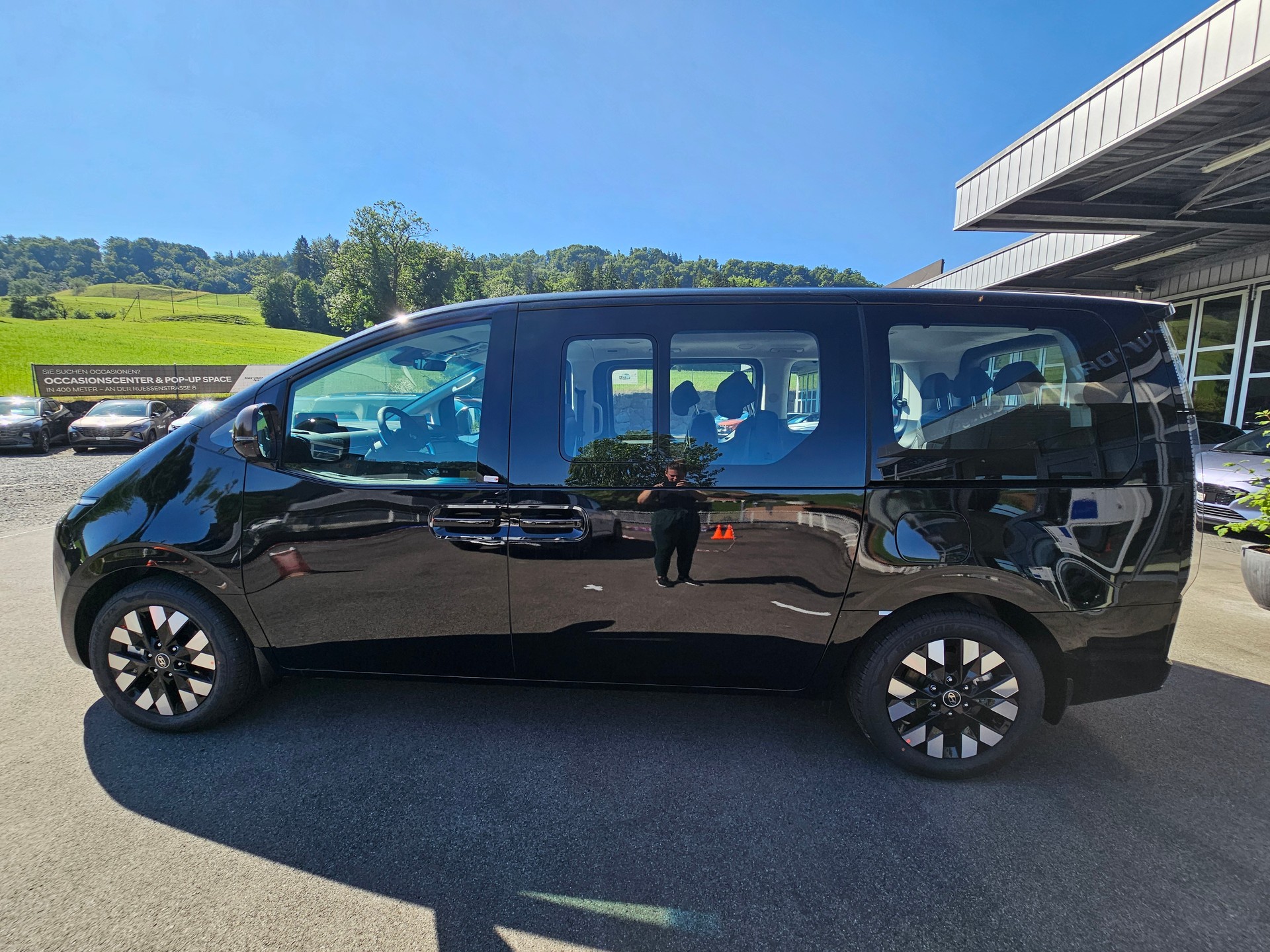 HYUNDAI Staria Premium 1.6 T-GDi HEV Vertex A-image-3