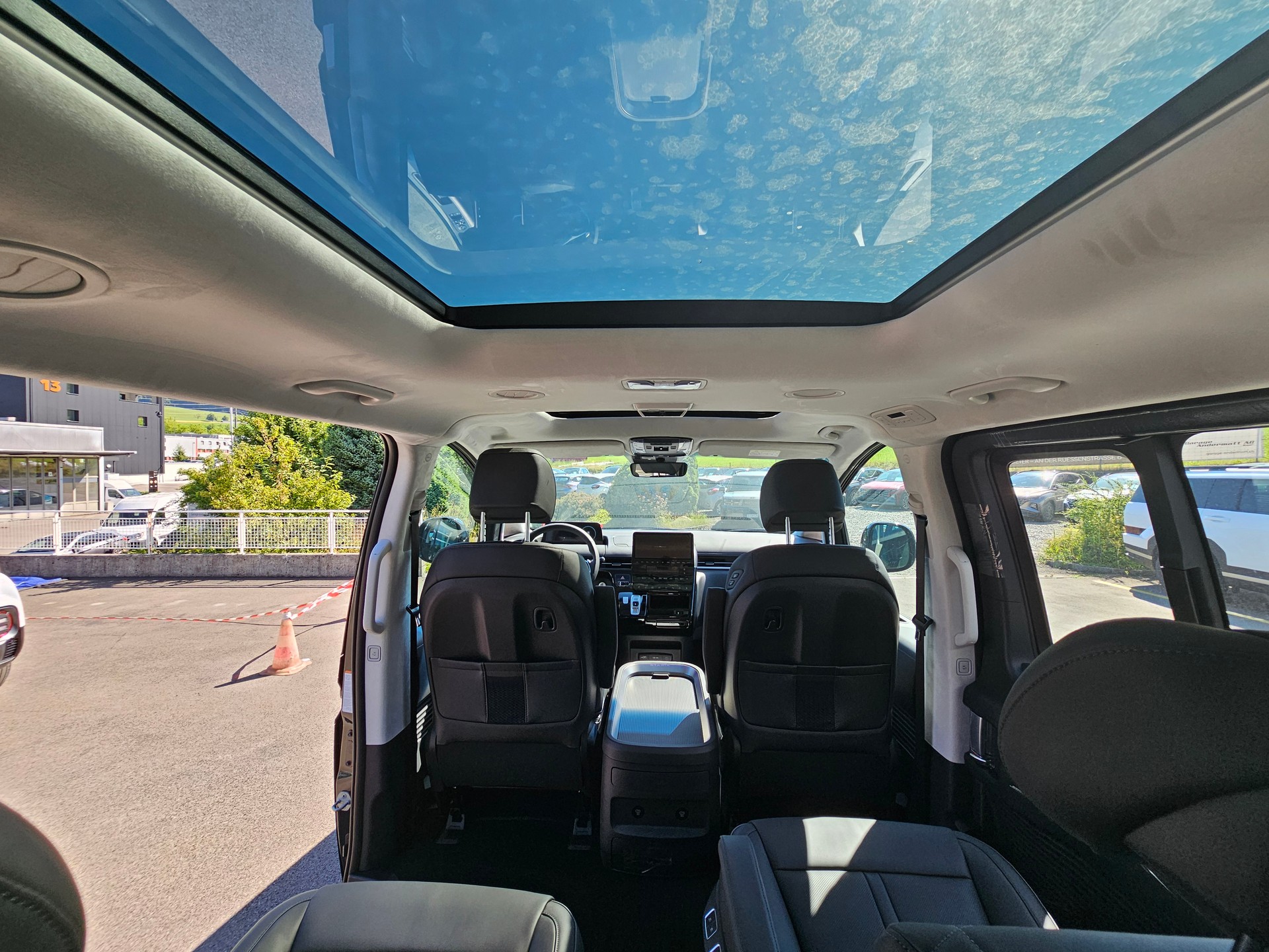 HYUNDAI Staria Premium 1.6 T-GDi HEV Vertex A-image-13