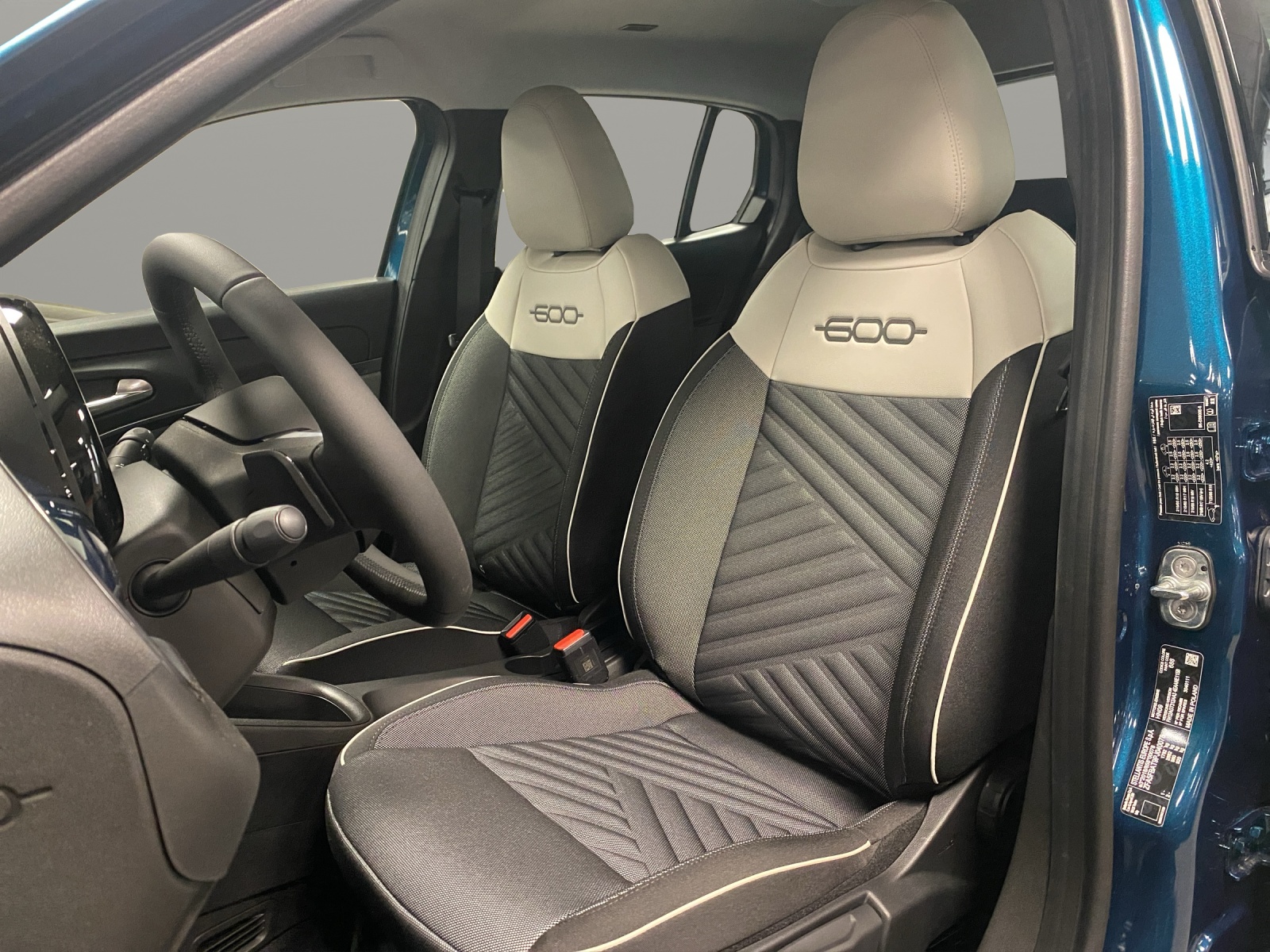 FIAT 600 1.2 Hybrid 136 Swis-image-8