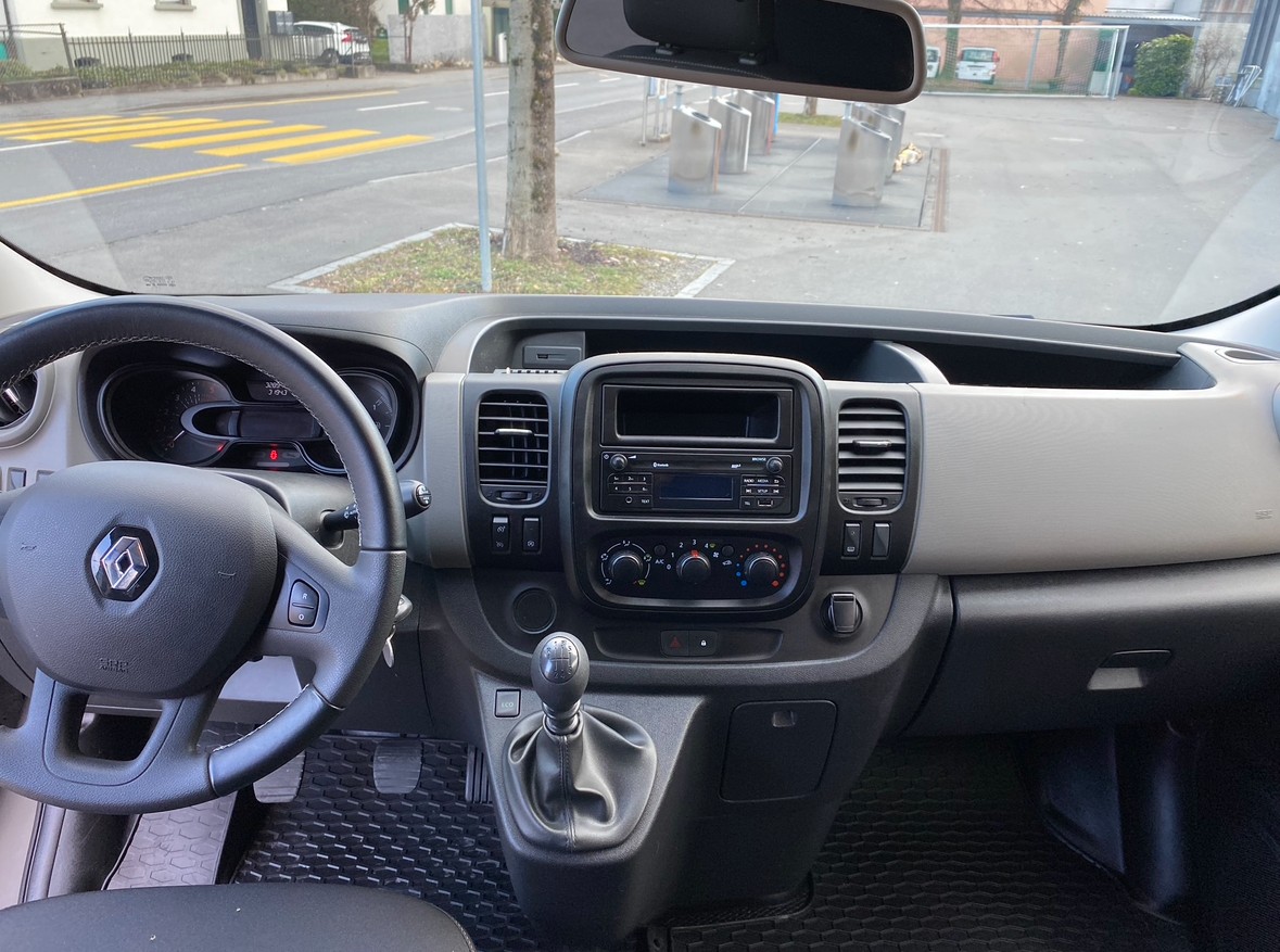 RENAULT Trafic ENERGY dCi 125 Passenger Life-image-8