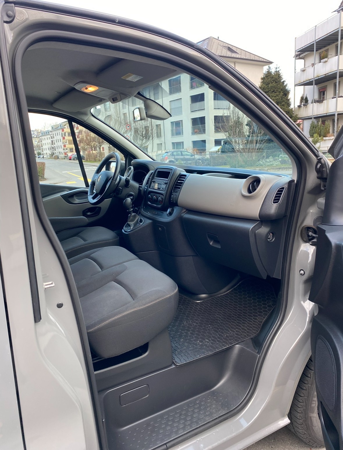 RENAULT Trafic ENERGY dCi 125 Passenger Life-image-5