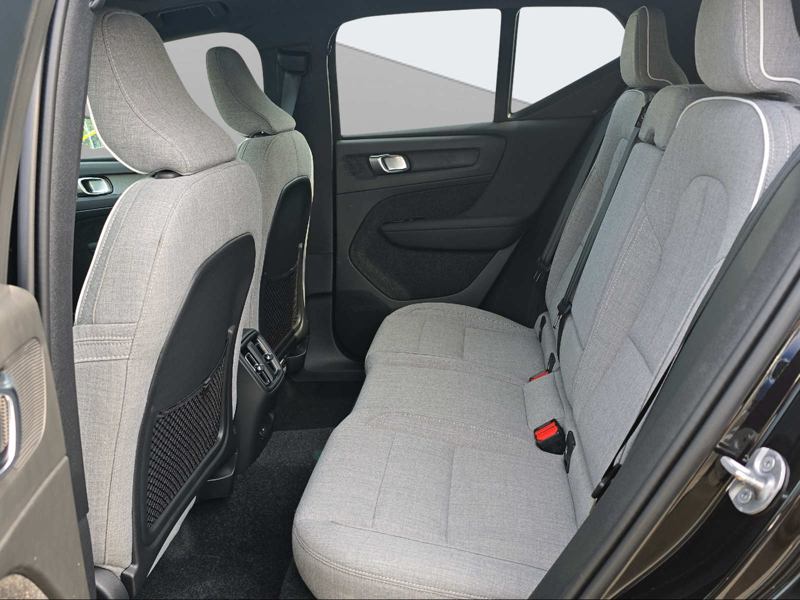 VOLVO EX40 82kWh Single Motor Extended Range Ultra-image-8