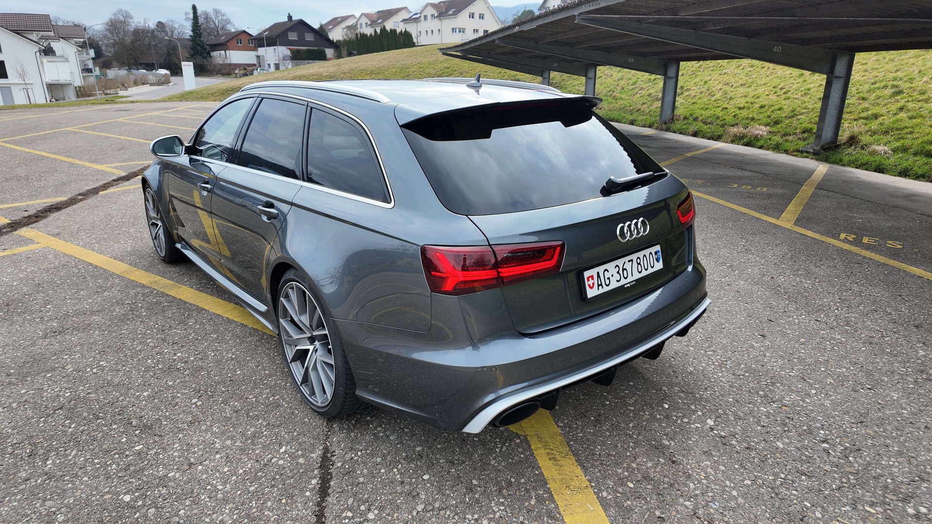 AUDI RS6 Avant 4.0 TFSI V8 Performance Quattro | Mit CarLife-Garantie + ab MFK-image-3
