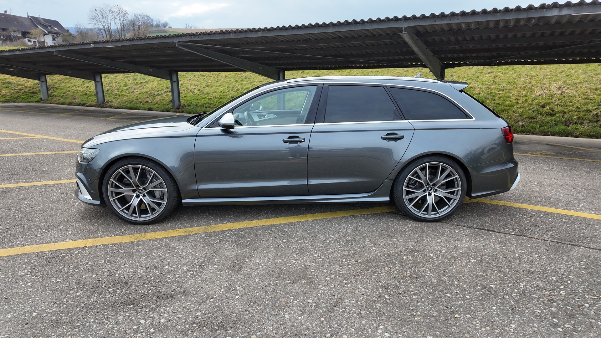 AUDI RS6 Avant 4.0 TFSI V8 Performance Quattro | Mit CarLife-Garantie + ab MFK-image-2