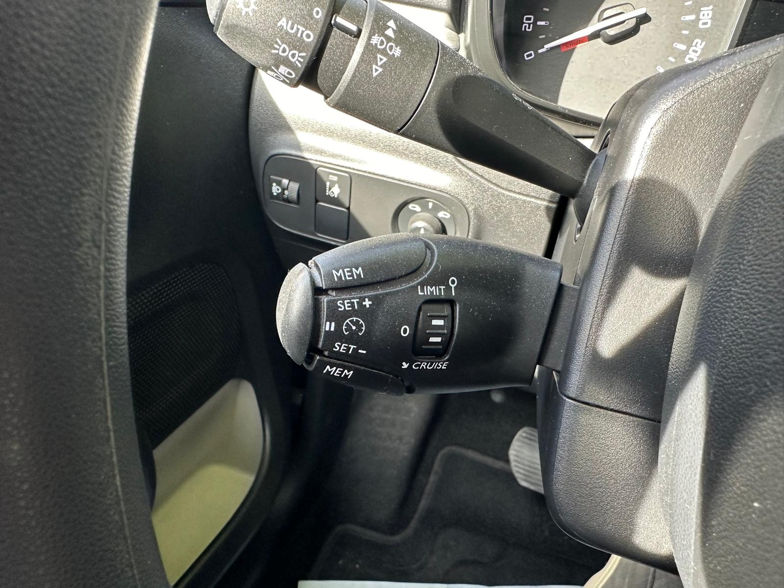 CITROEN C3 1.2i PureTech Feel EAT-image-15