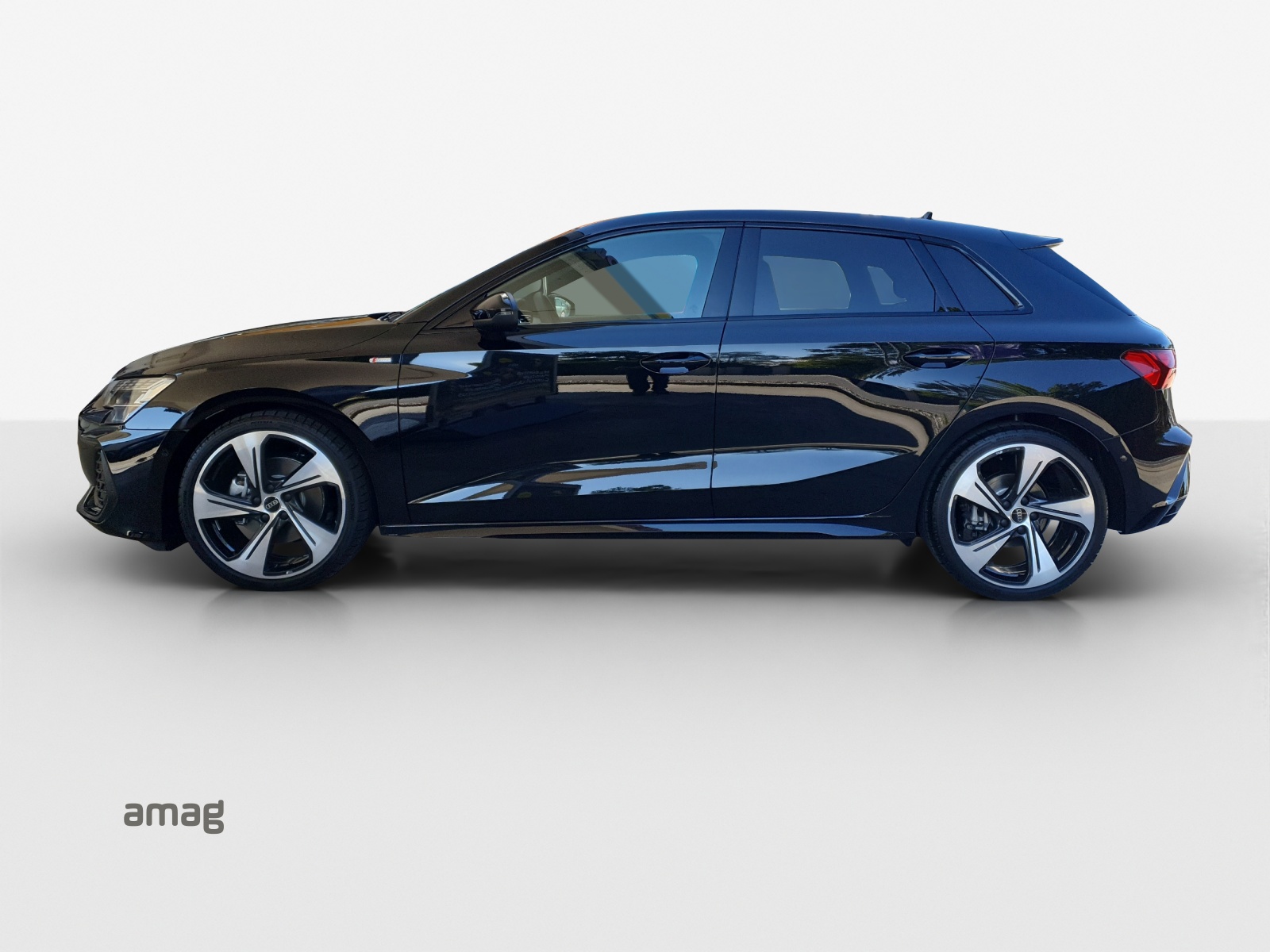 AUDI A3 Sportback TFSI 110 kW S line Attraction S tronic-image-1