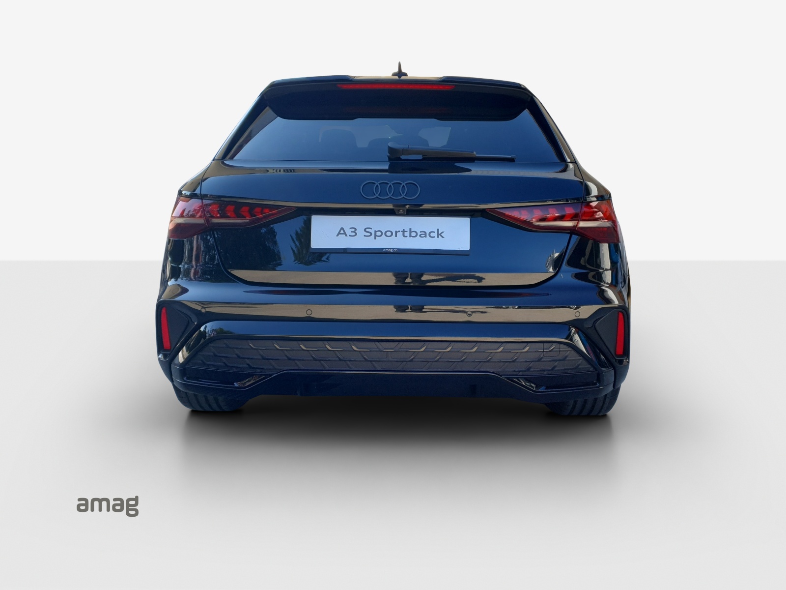 AUDI A3 Sportback TFSI 110 kW S line Attraction S tronic-image-3
