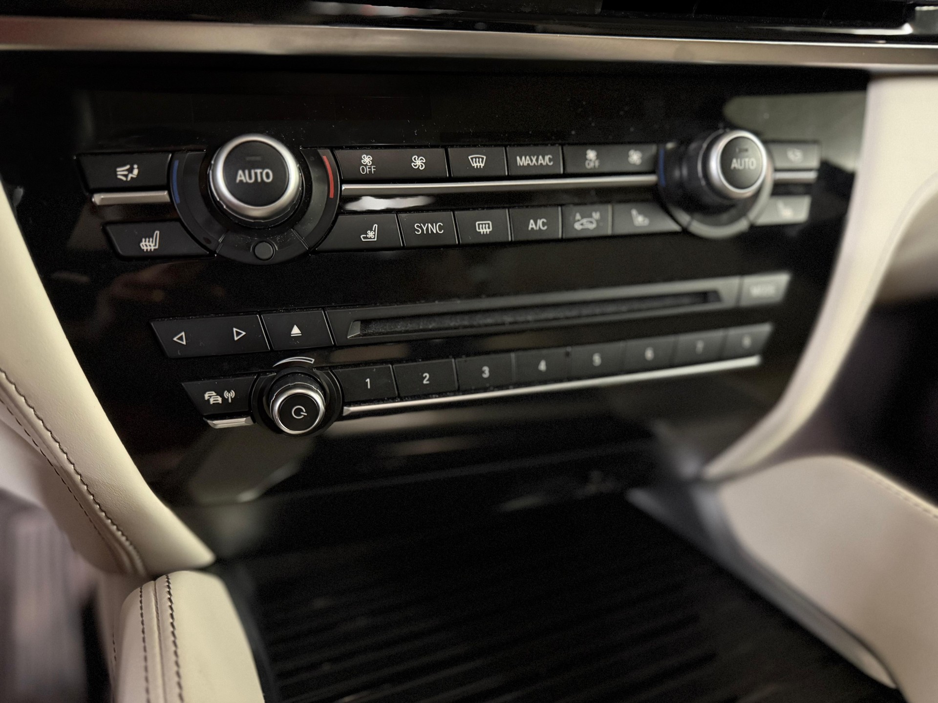 BMW X6 xDrive 50i Steptronic-image-9