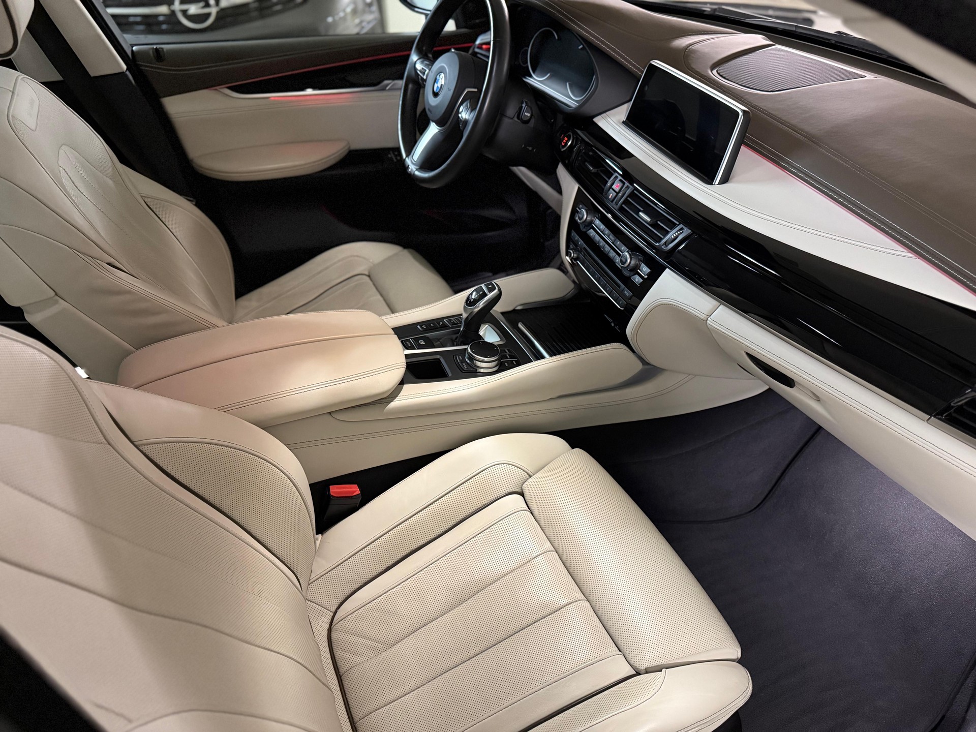 BMW X6 xDrive 50i Steptronic-image-11