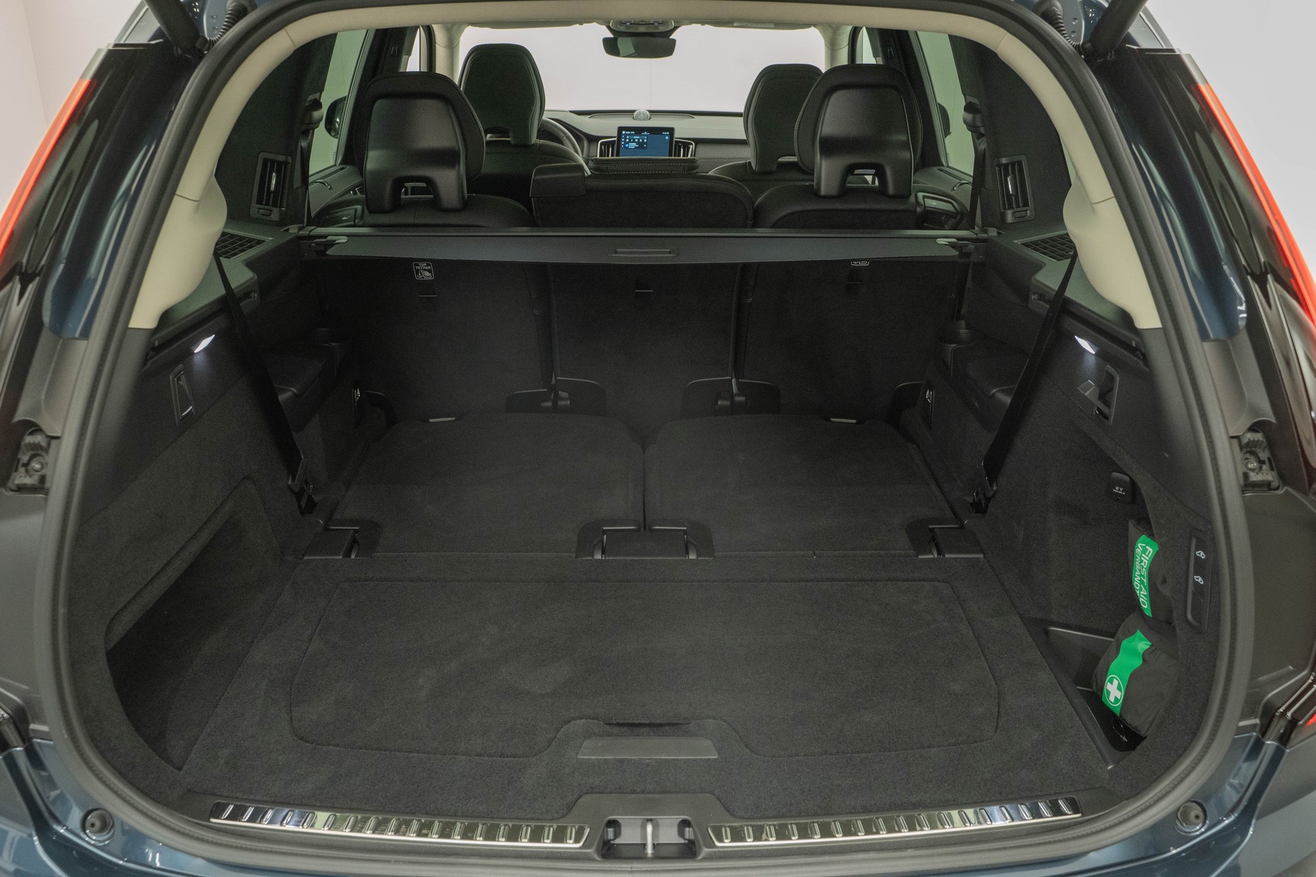 VOLVO XC90 2.0 T8 TE Ultra Dark eAWD-image-4