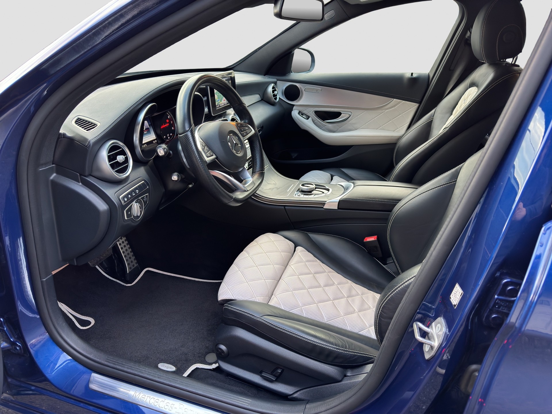 MERCEDES-BENZ C 200 AMG Line 4Matic 9G-Tronic (Designo)-image-9
