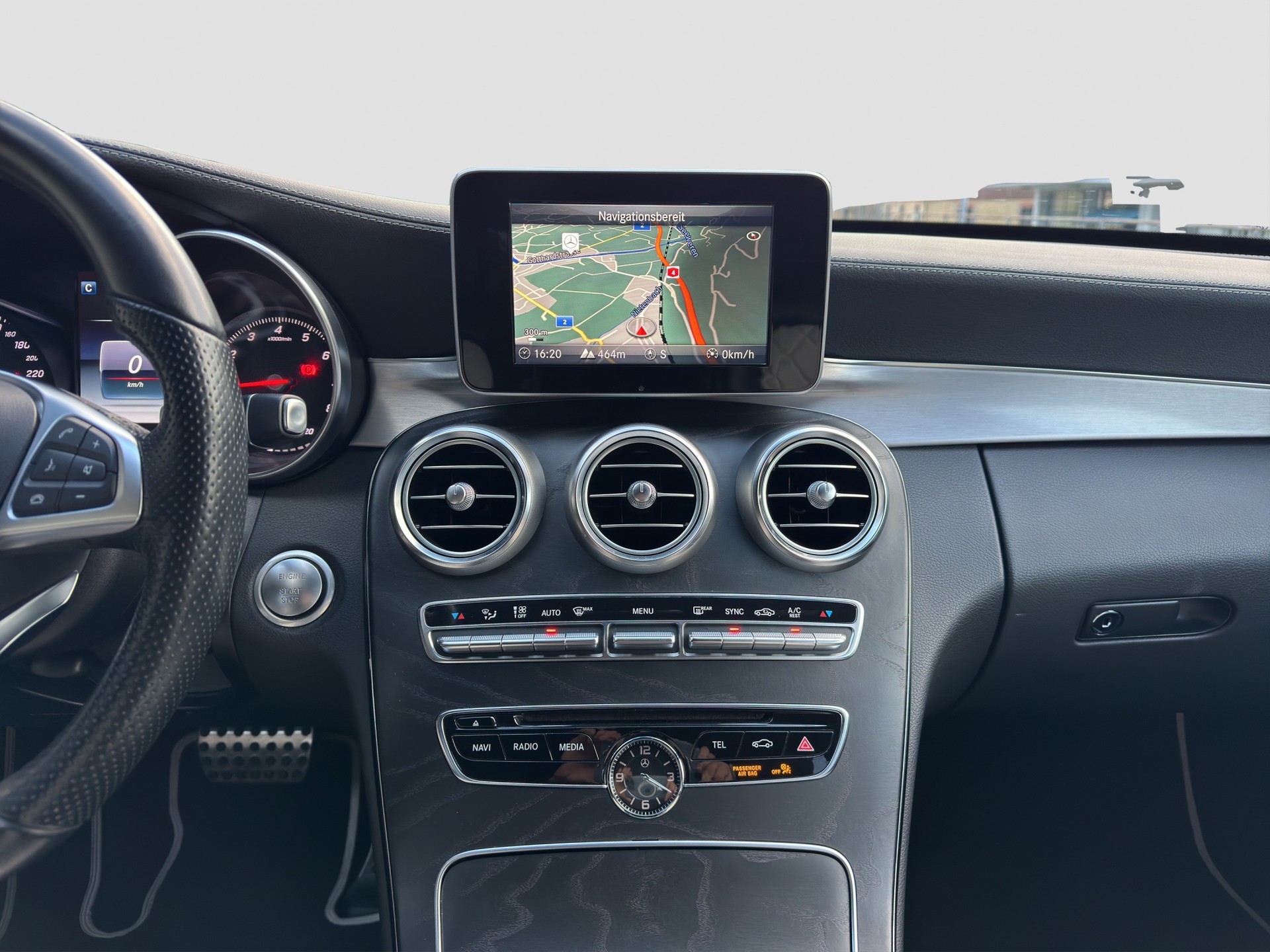 MERCEDES-BENZ C 200 AMG Line 4Matic 9G-Tronic (Designo)-image-4