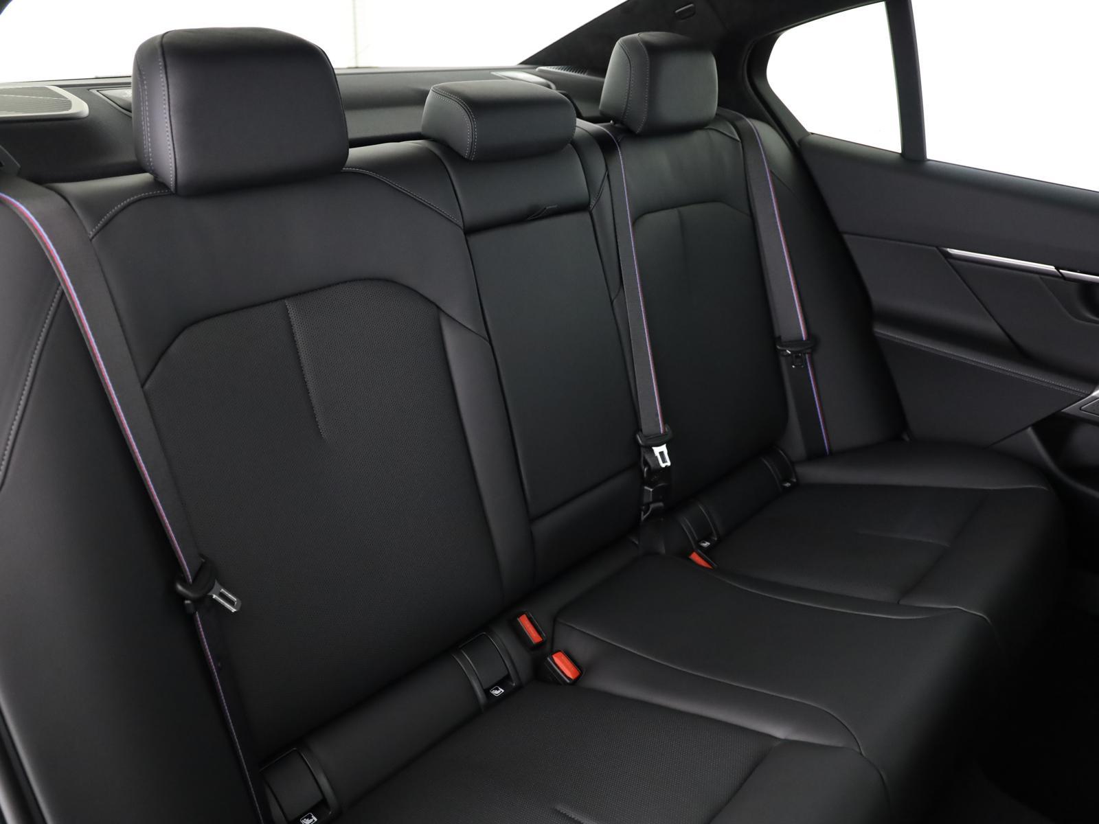 BMW 540d Limousine xDrive M Sport Pro-image-13