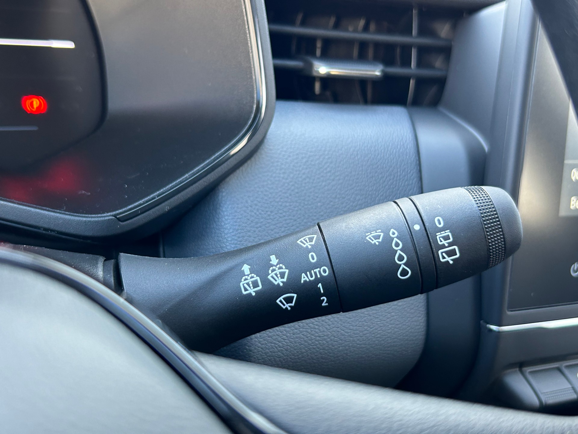 MITSUBISHI Colt 1.0 Inform-image-12
