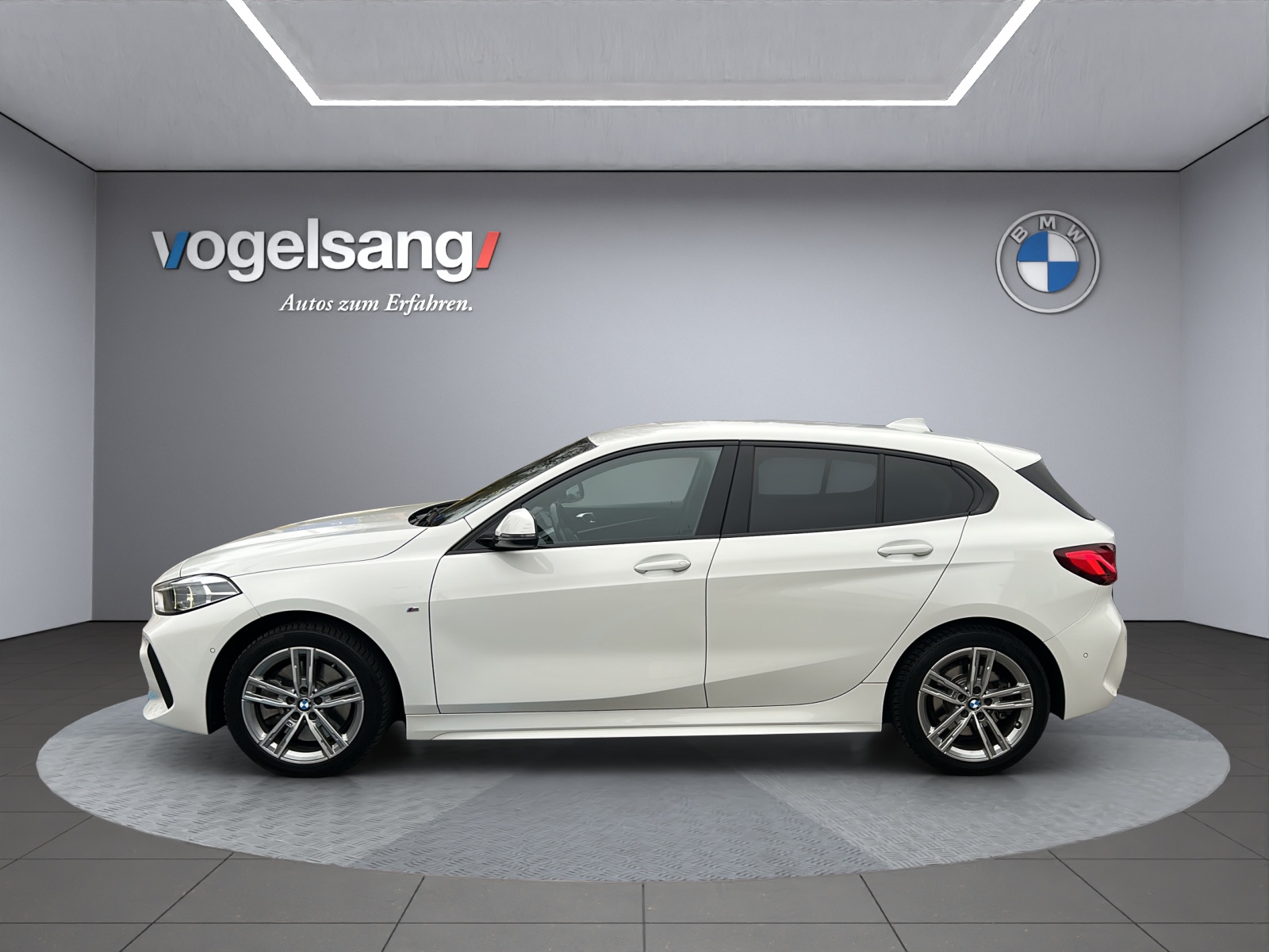 BMW 120i Pure M Sport Steptronic-image-2
