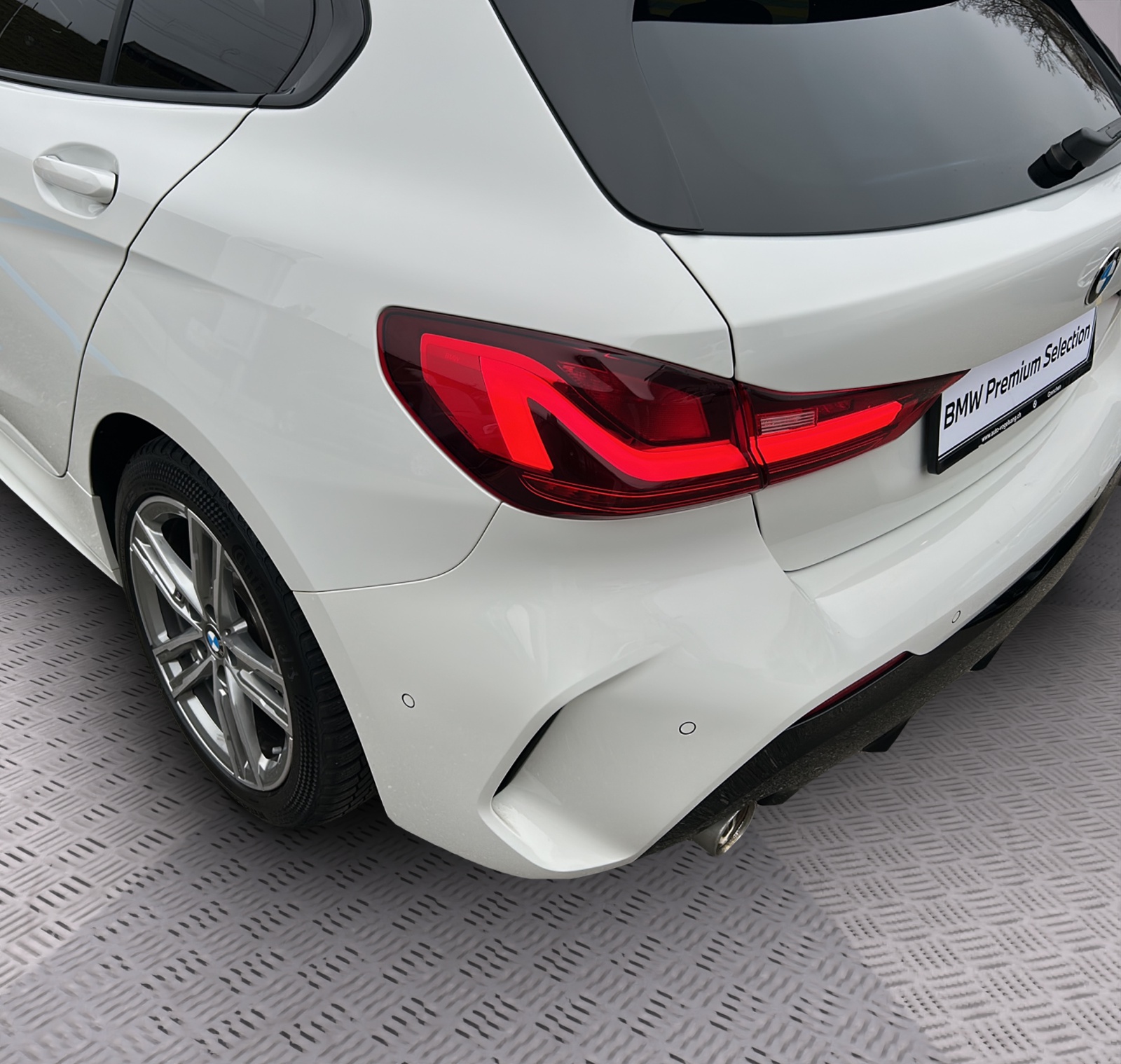 BMW 120i Pure M Sport Steptronic-image-9