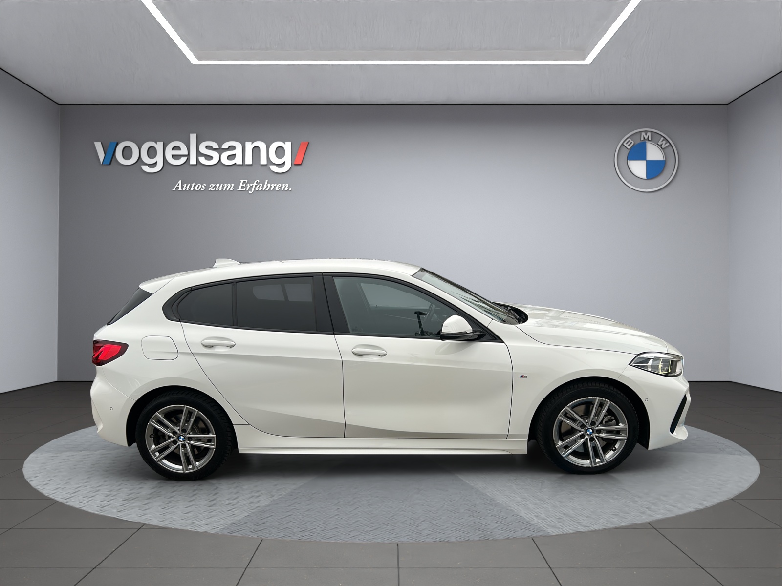 BMW 120i Pure M Sport Steptronic-image-5