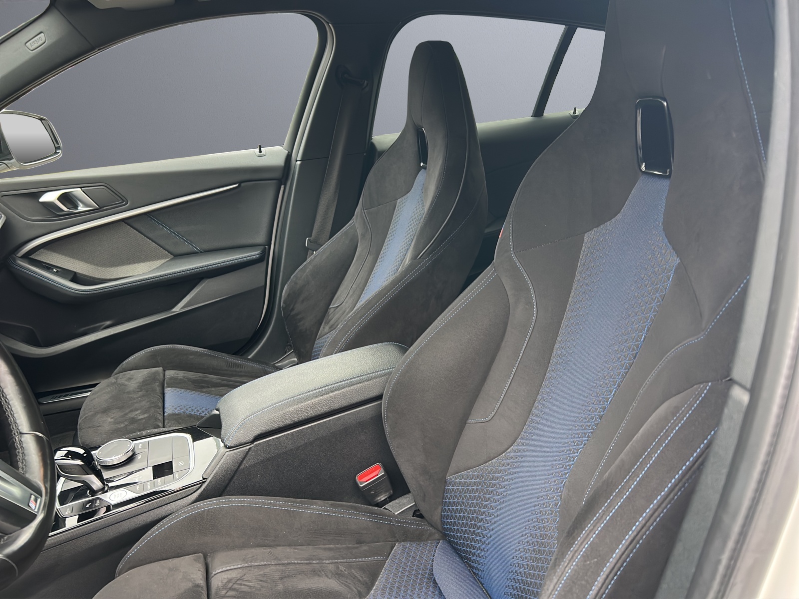 BMW 120i Pure M Sport Steptronic-image-23