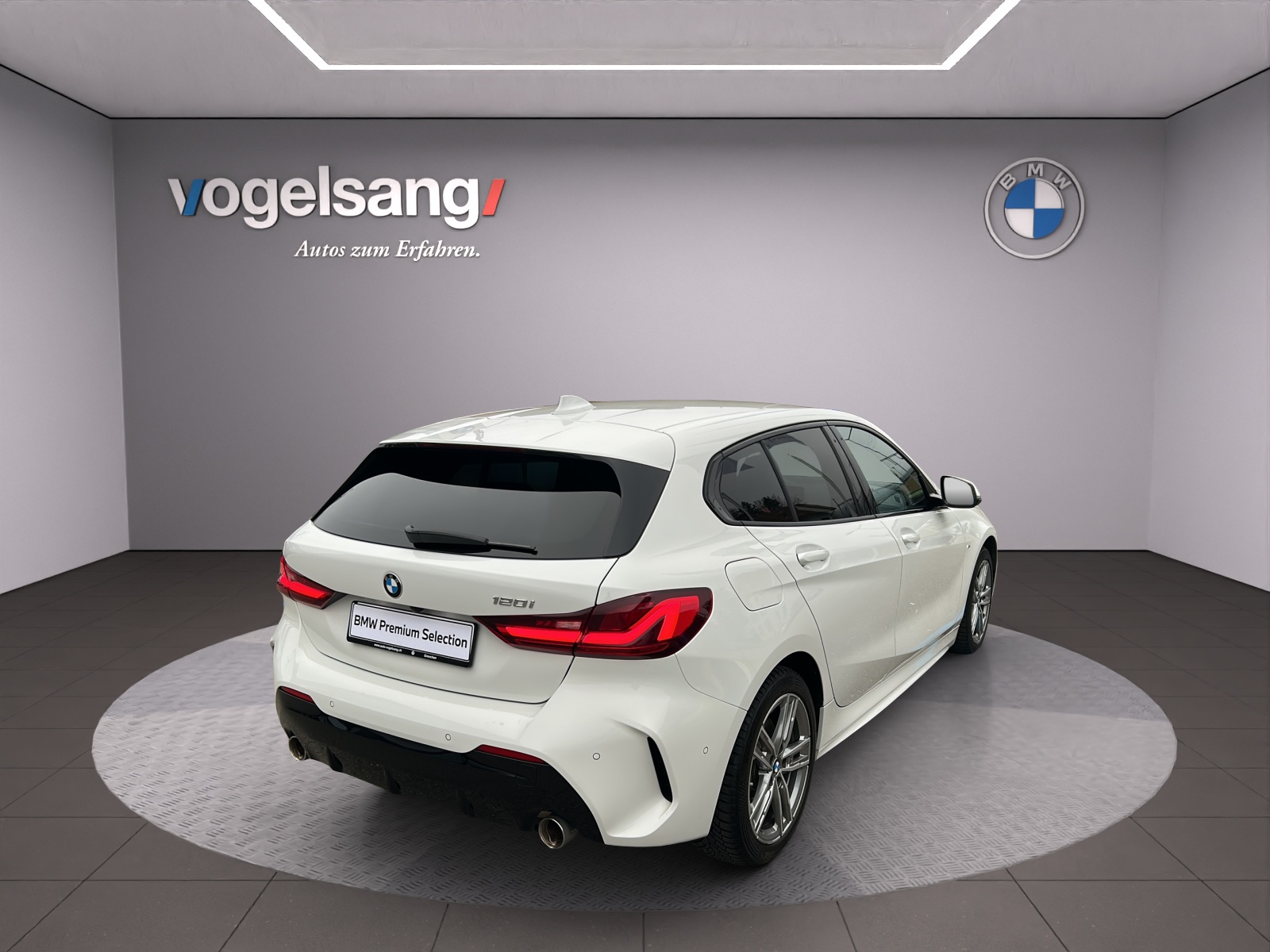 BMW 120i Pure M Sport Steptronic-image-4