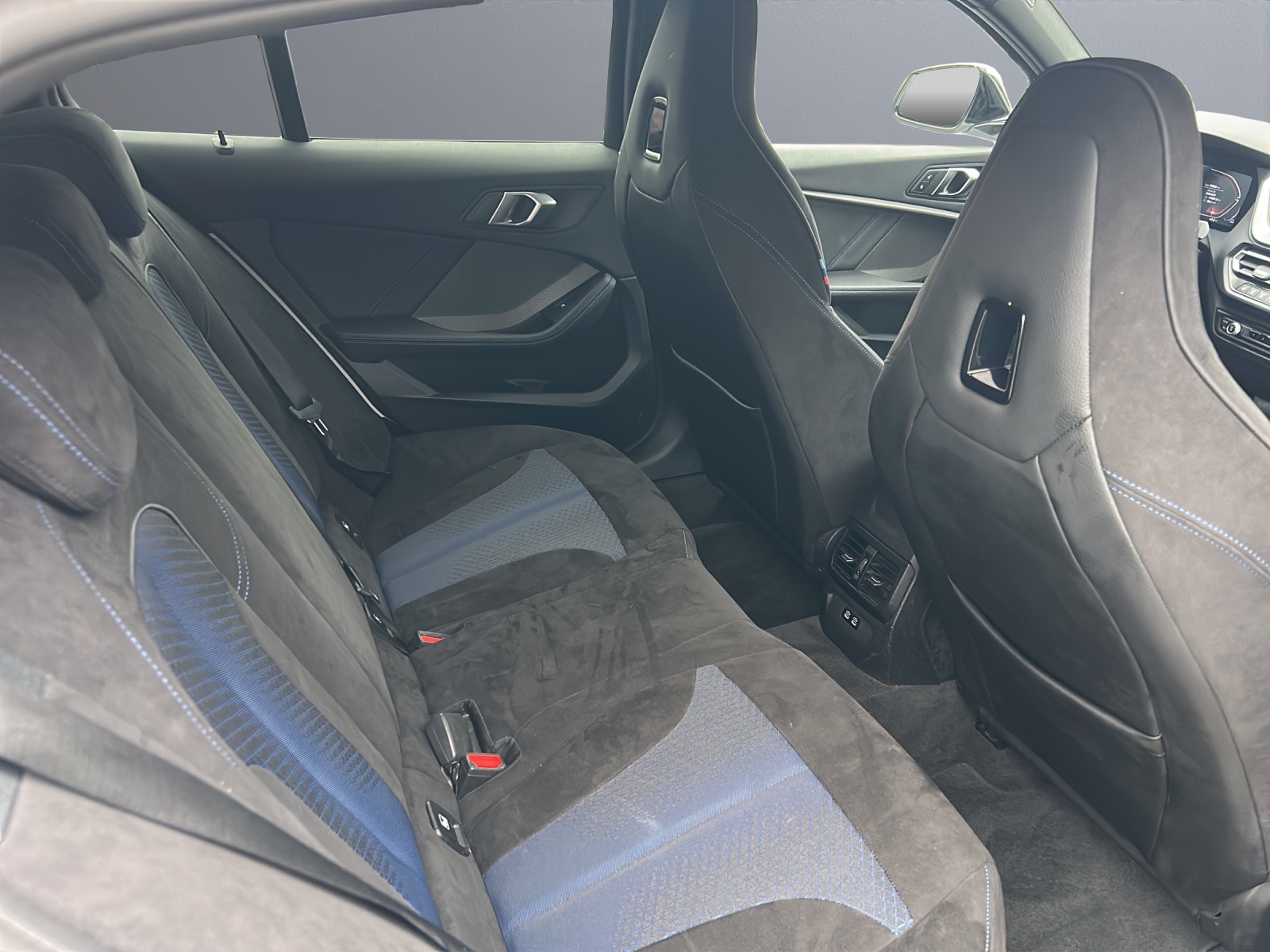 BMW 120i Pure M Sport Steptronic-image-16