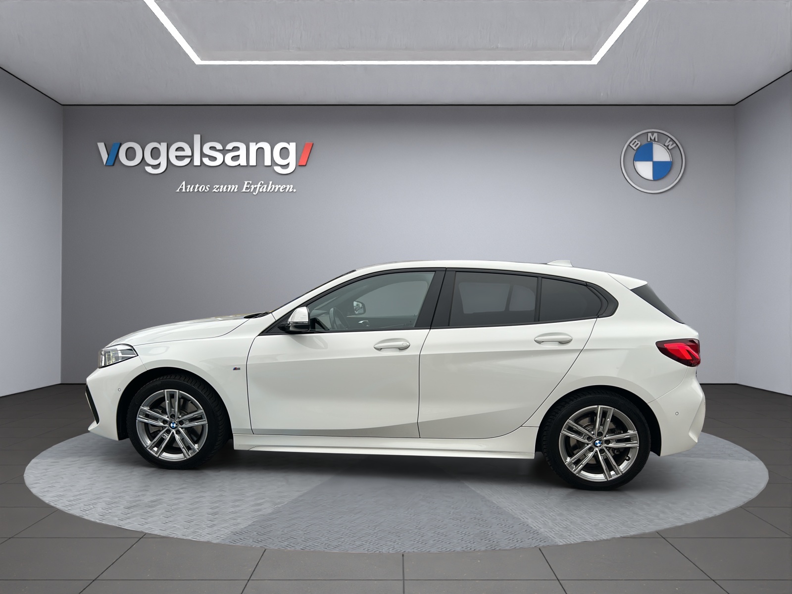 BMW 120i Pure M Sport Steptronic-image-6