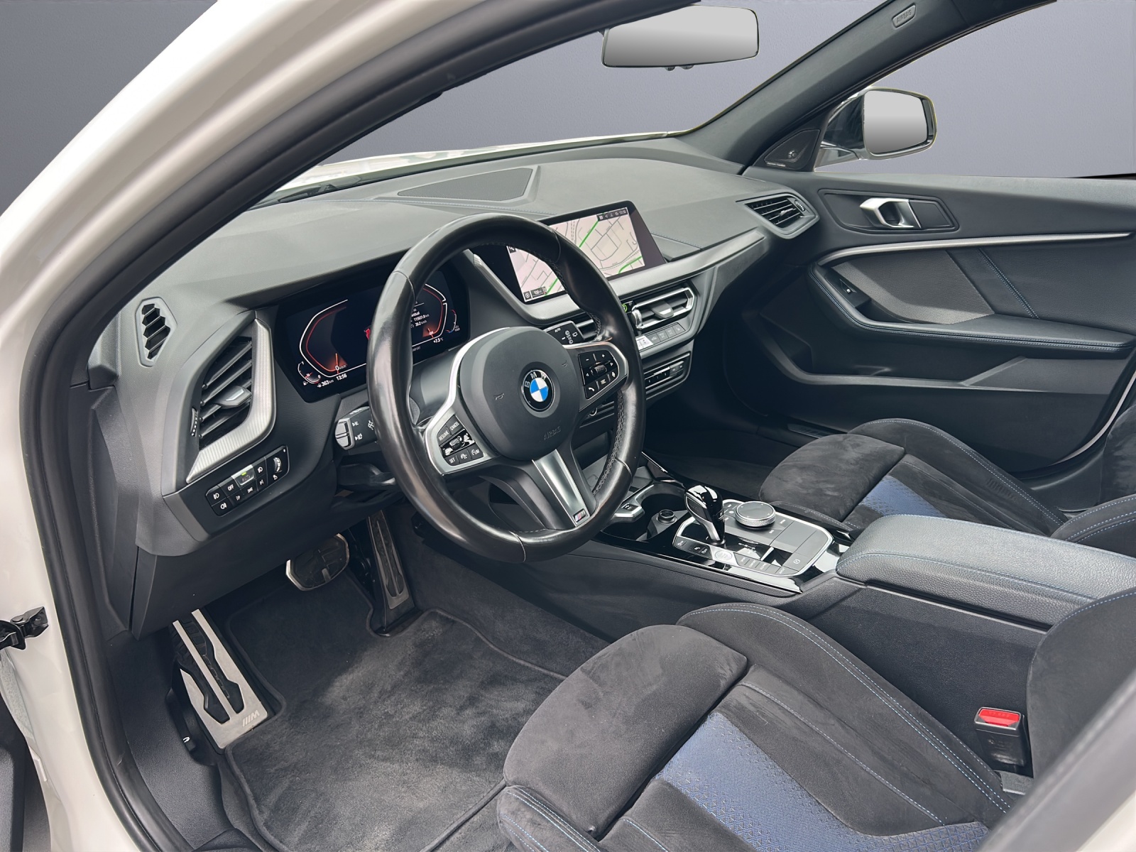BMW 120i Pure M Sport Steptronic-image-17