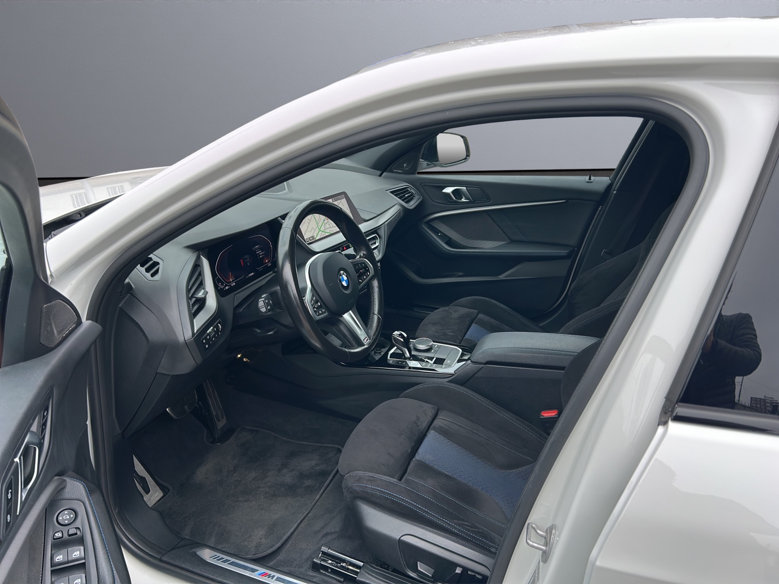 BMW 120i Pure M Sport Steptronic-image-18