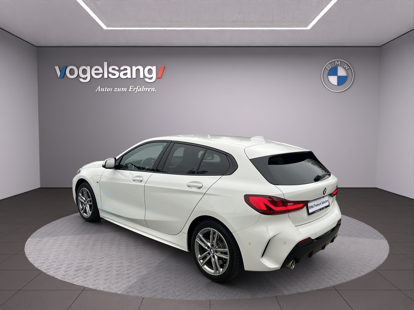 BMW 120i Pure M Sport Steptronic-image-3