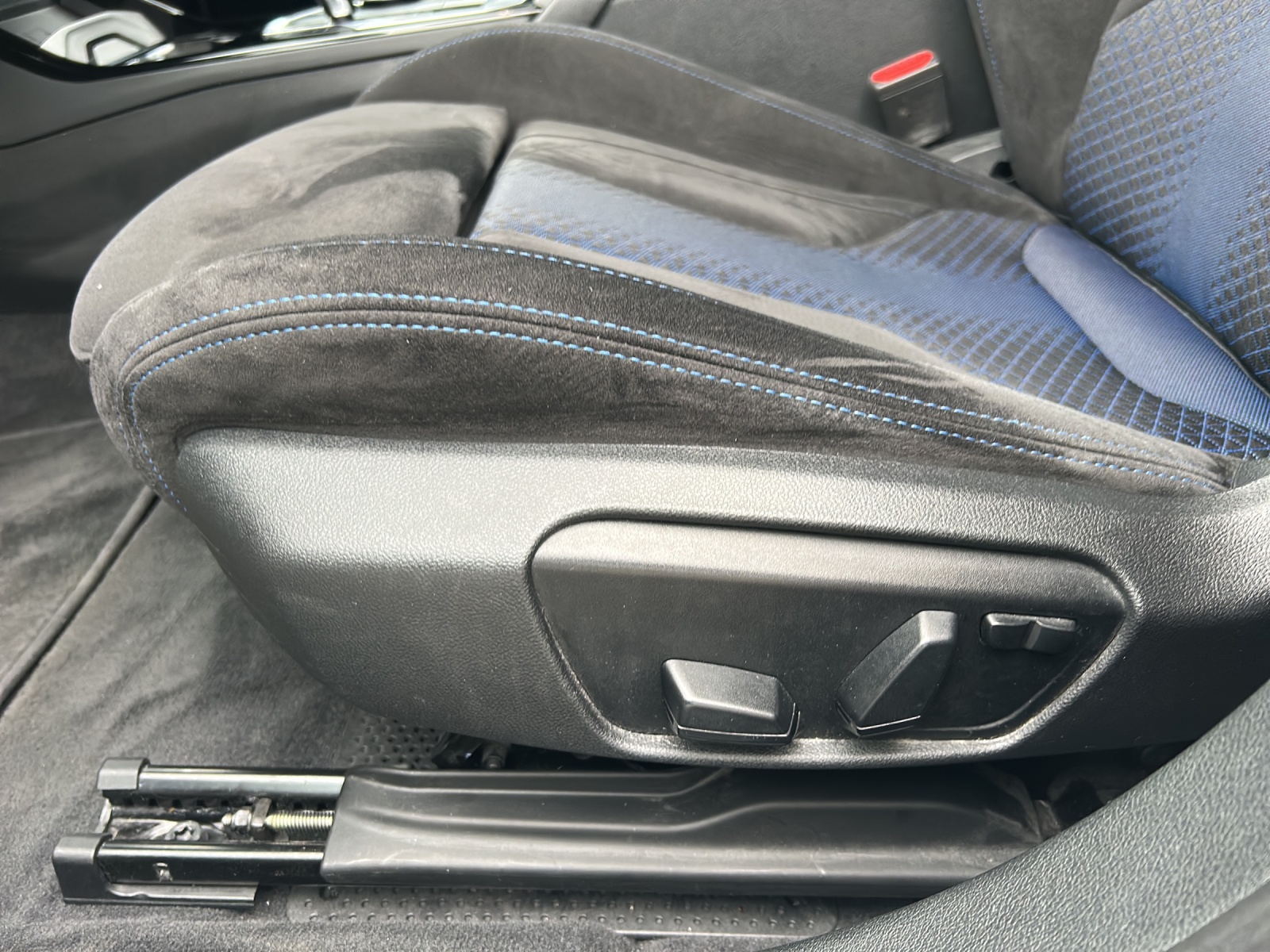 BMW 120i Pure M Sport Steptronic-image-22