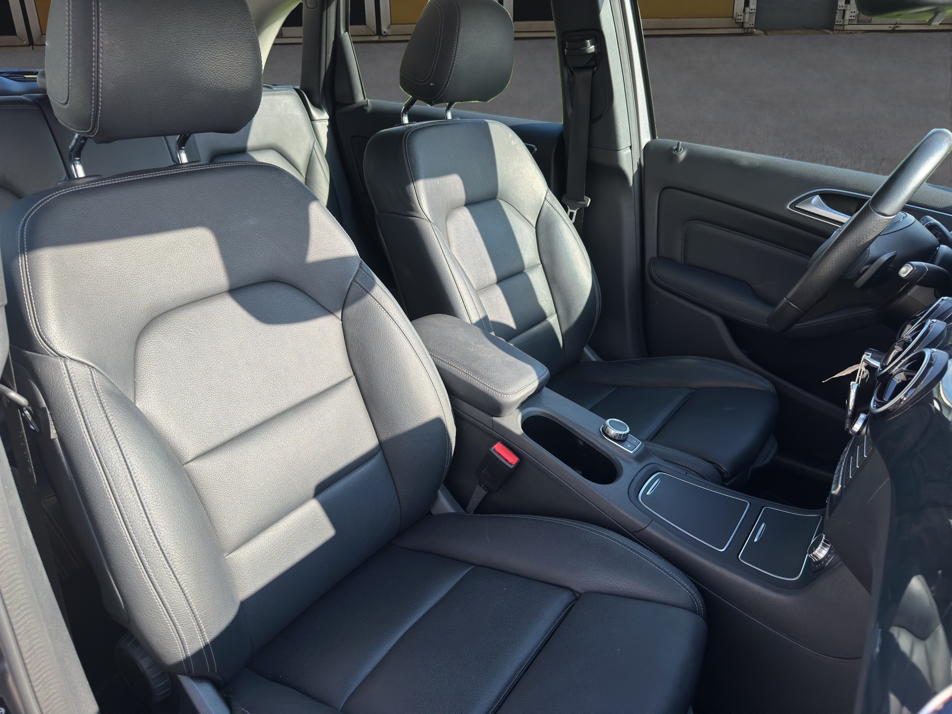 MERCEDES-BENZ B 200-image-9