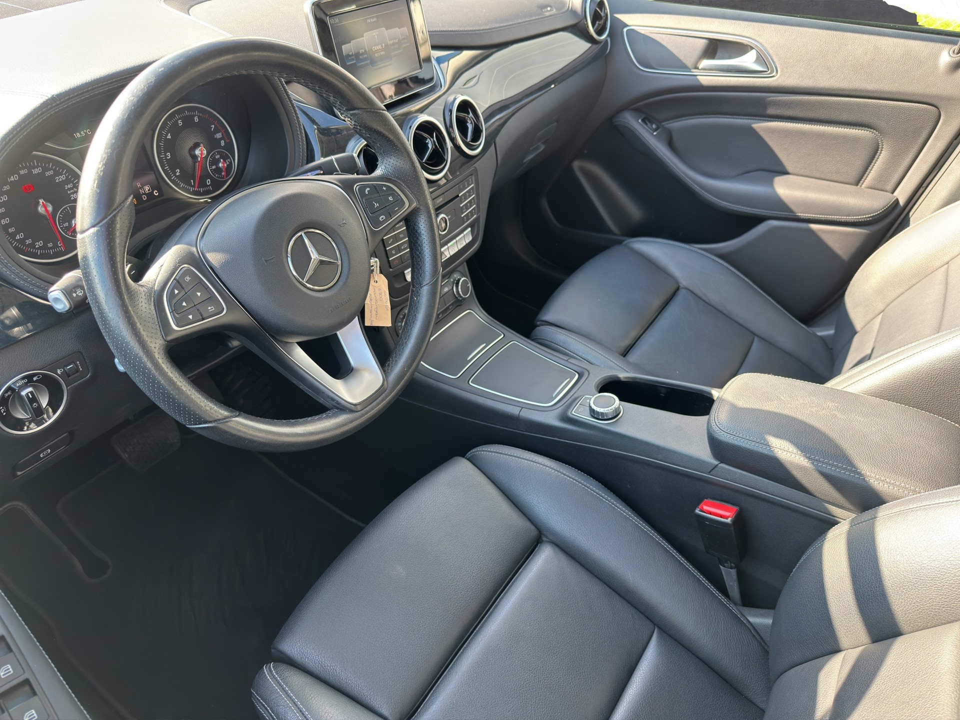 MERCEDES-BENZ B 200-image-8