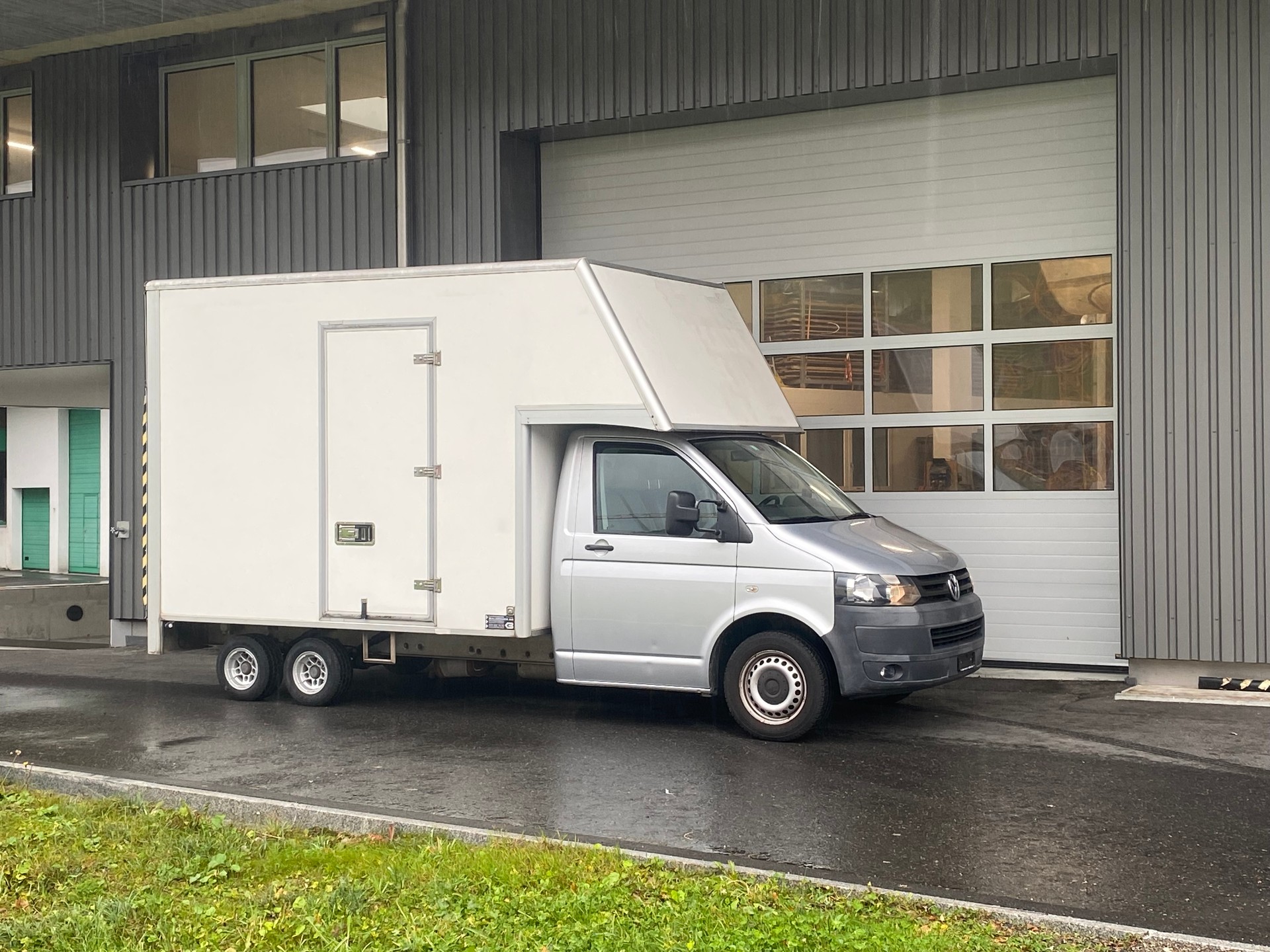VW Kasten mit Hebebühne-image-1
