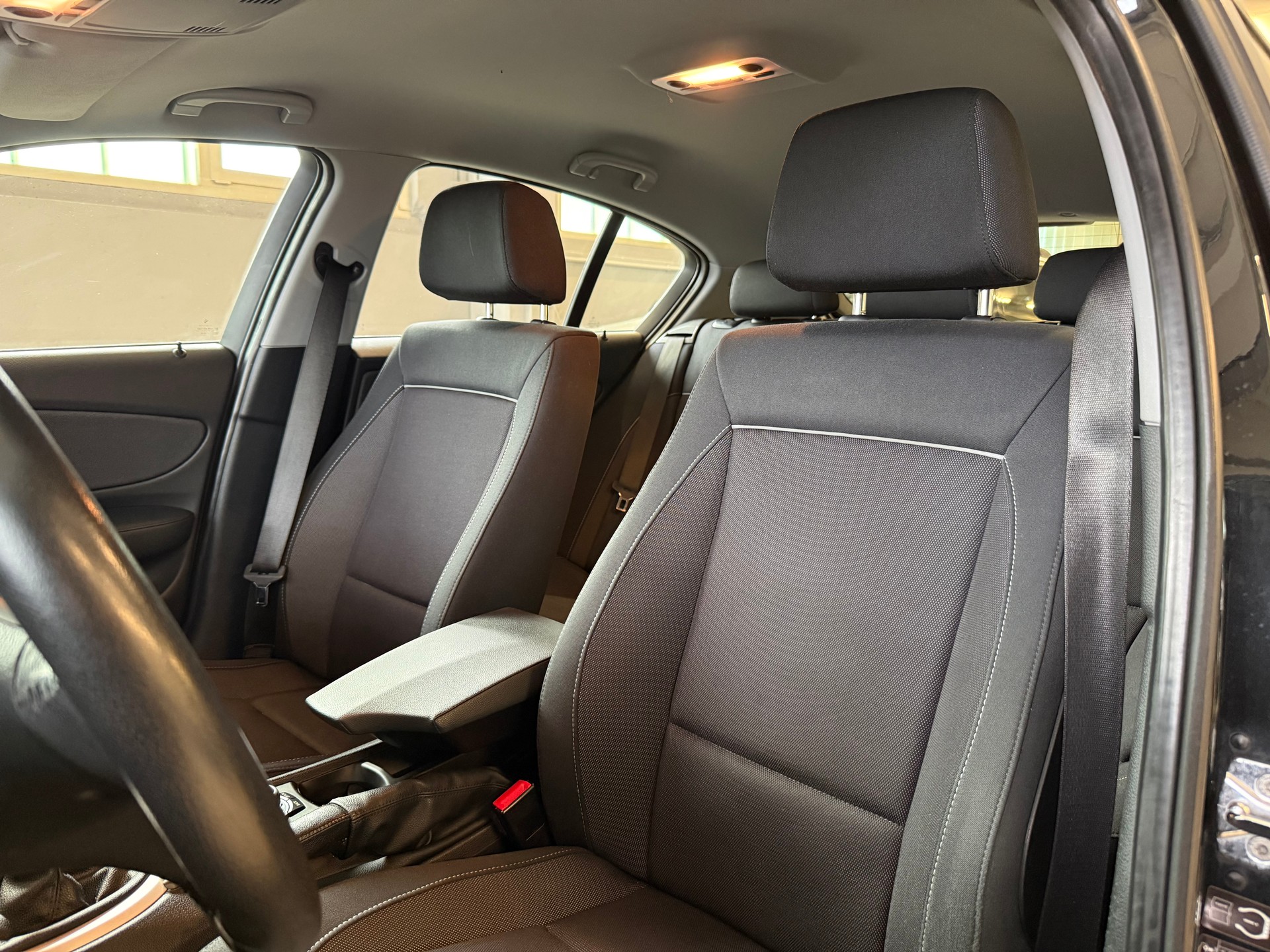 BMW 120i-image-12