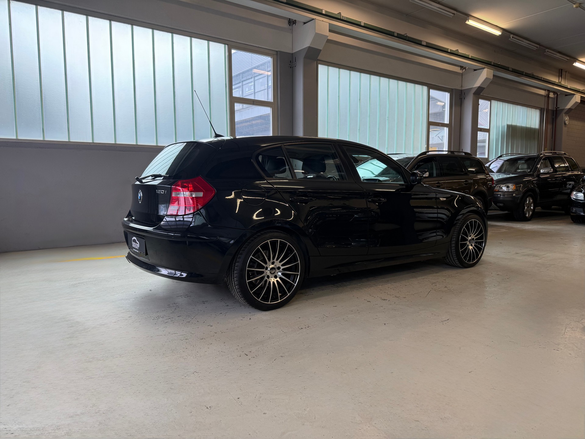 BMW 120i-image-5