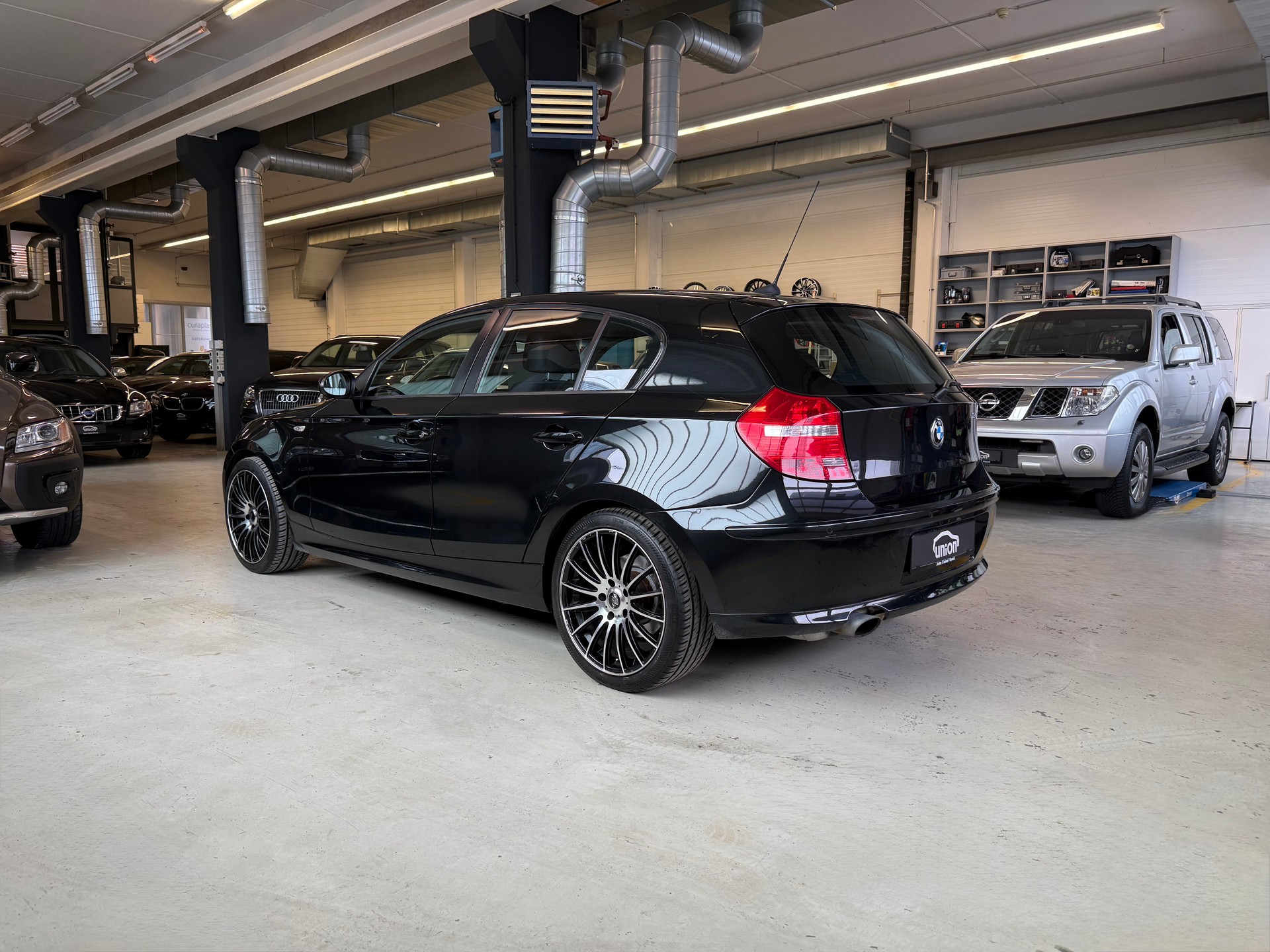 BMW 120i-image-6
