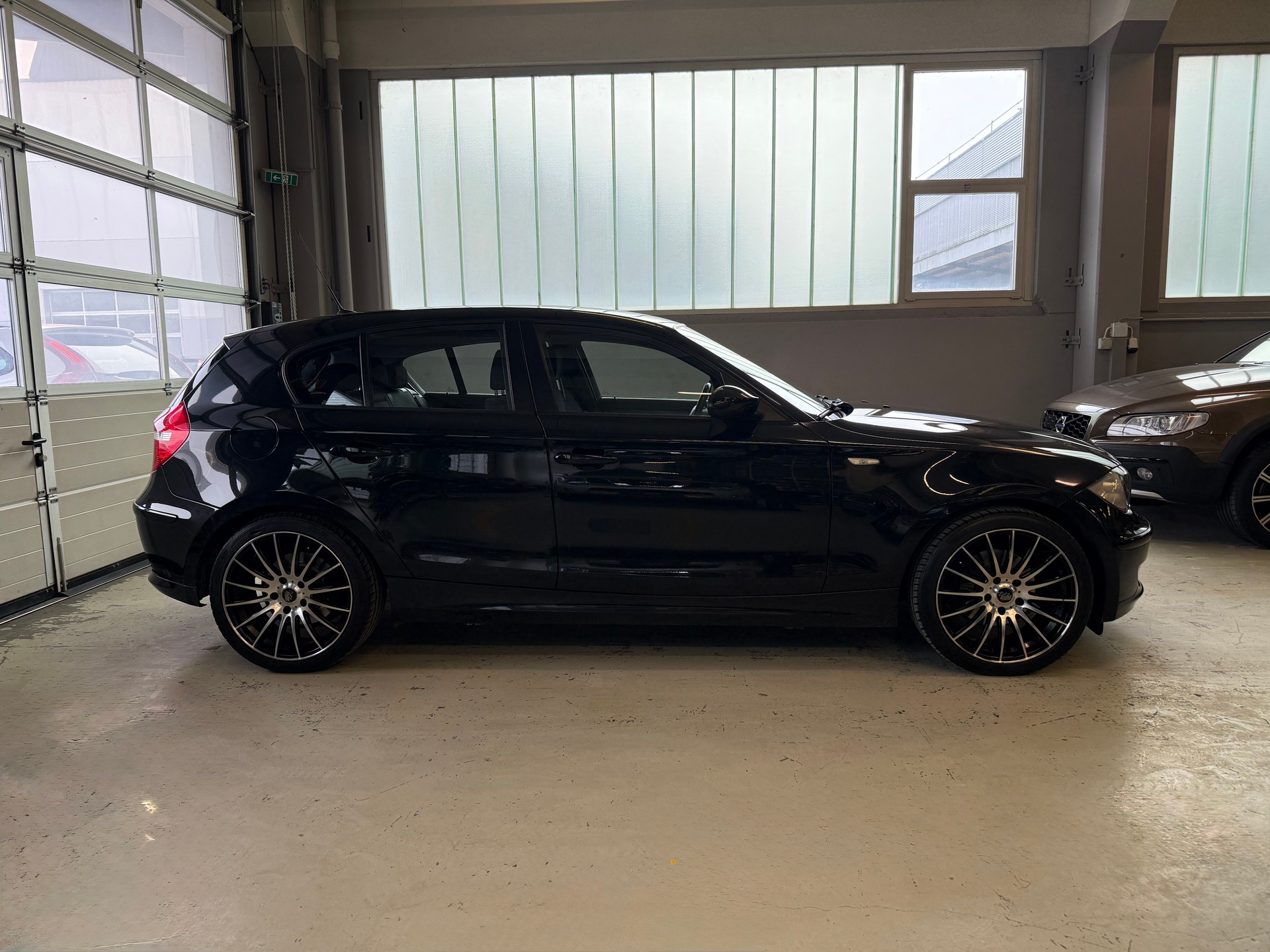 BMW 120i-image-3