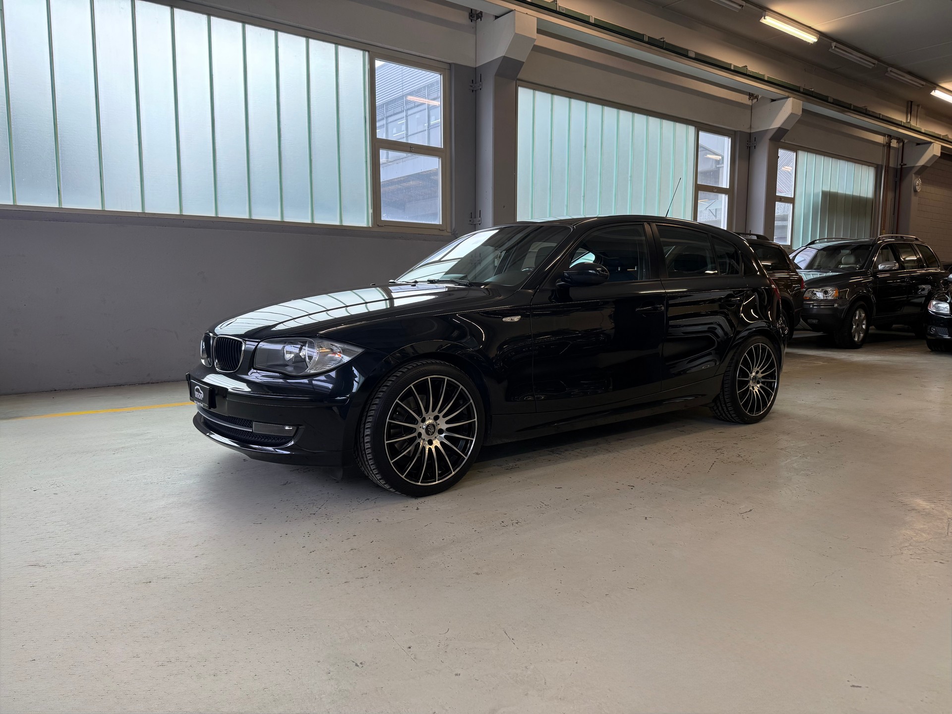 BMW 120i-image-0