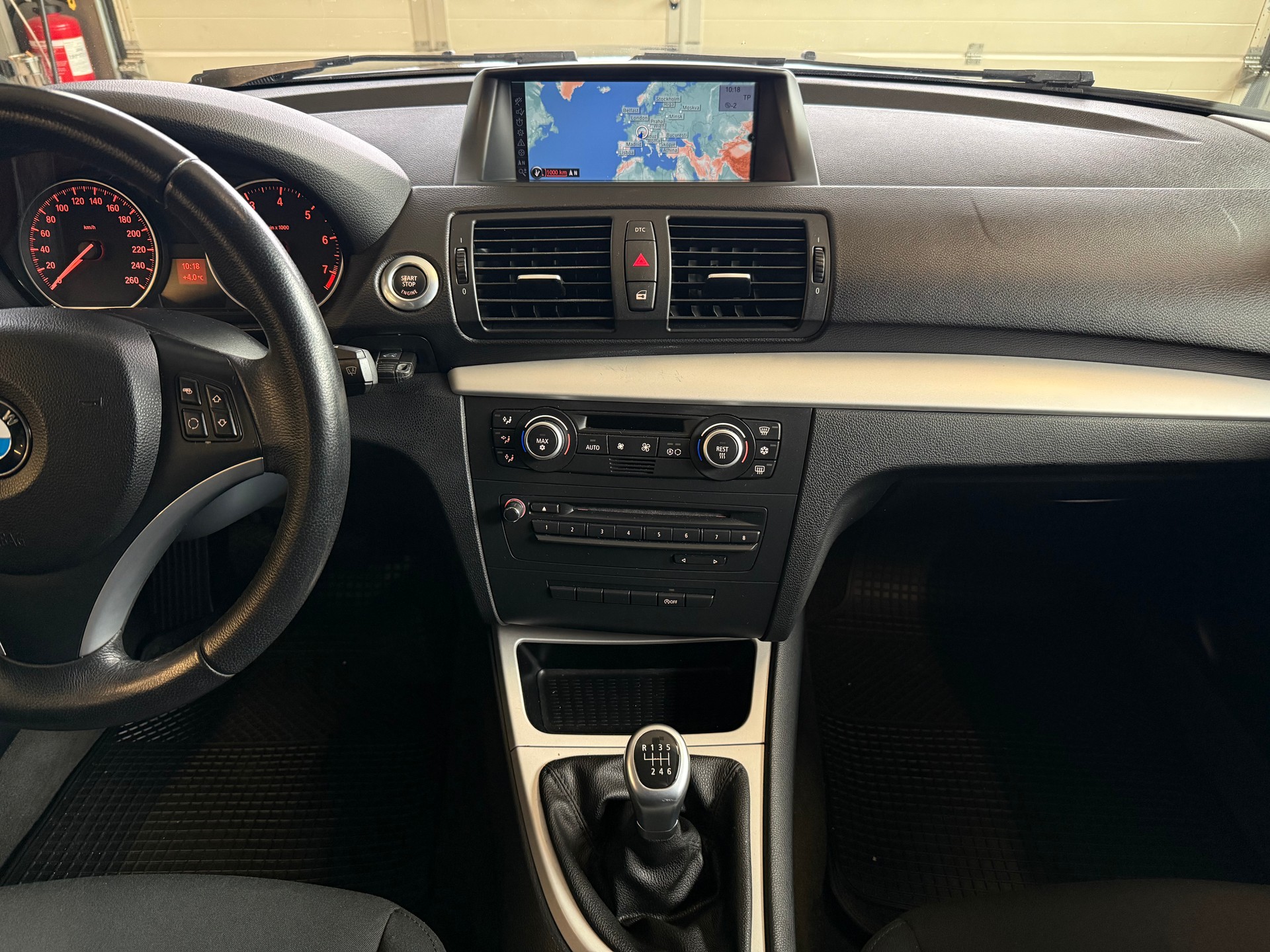 BMW 120i-image-14