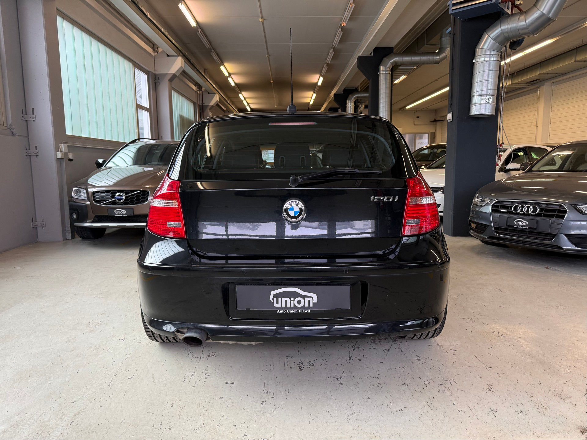 BMW 120i-image-7
