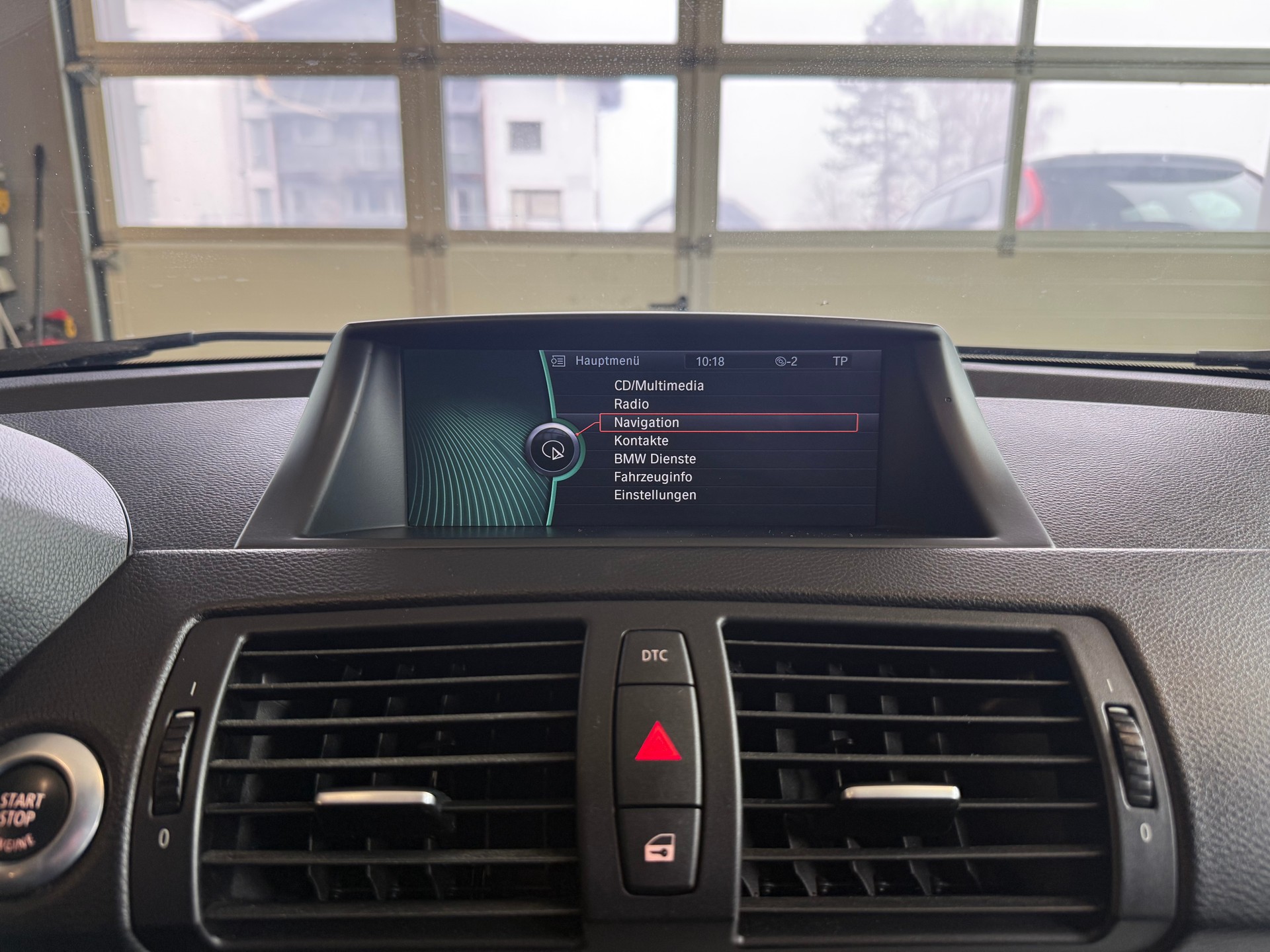BMW 120i-image-15