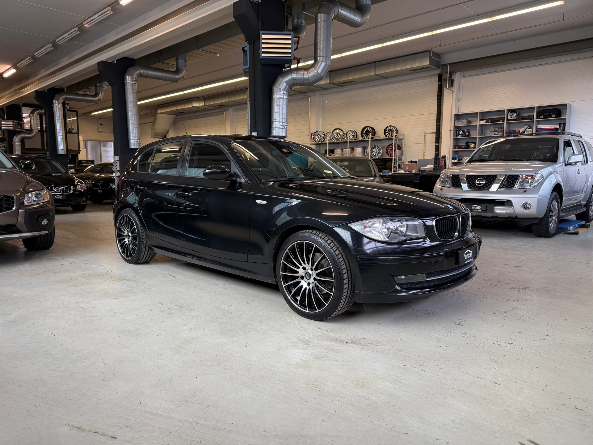 BMW 120i-image-1