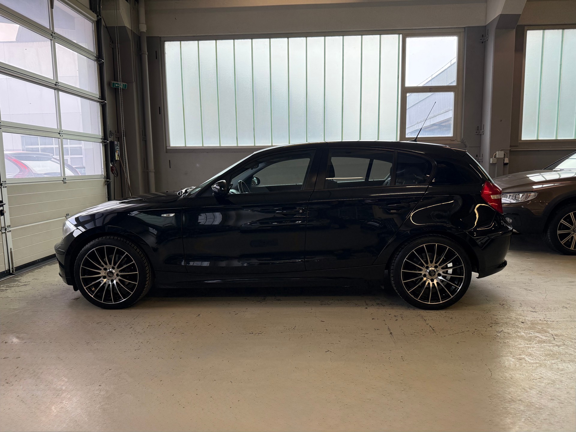 BMW 120i-image-4